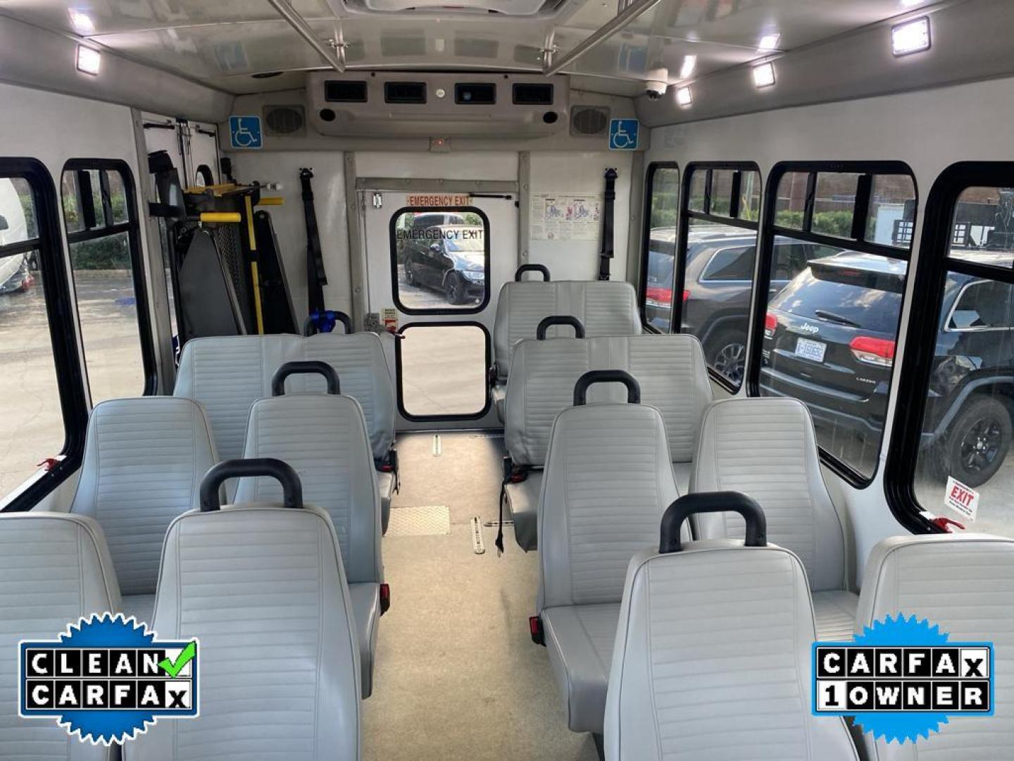 2019 Oxford White /Medium Flint Ford Econoline E450 (1FDFE4FS2KD) with an 6.8L V10 SOHC 20V engine, 6-speed automatic transmission, located at 6064 Gull Rd, Kalamazoo, MI, 49048, (269) 222-0088, 42.328388, -85.512924 - <b>Equipment</b><br>This 2019 Ford E-450 Super Duty E-Series has a clean CARFAX vehicle history report. Good News! This certified CARFAX 1-owner vehicle has only had one owner before you. Set the temperature exactly where you are most comfortable in the vehicle. The fan speed and temperature will au - Photo#23