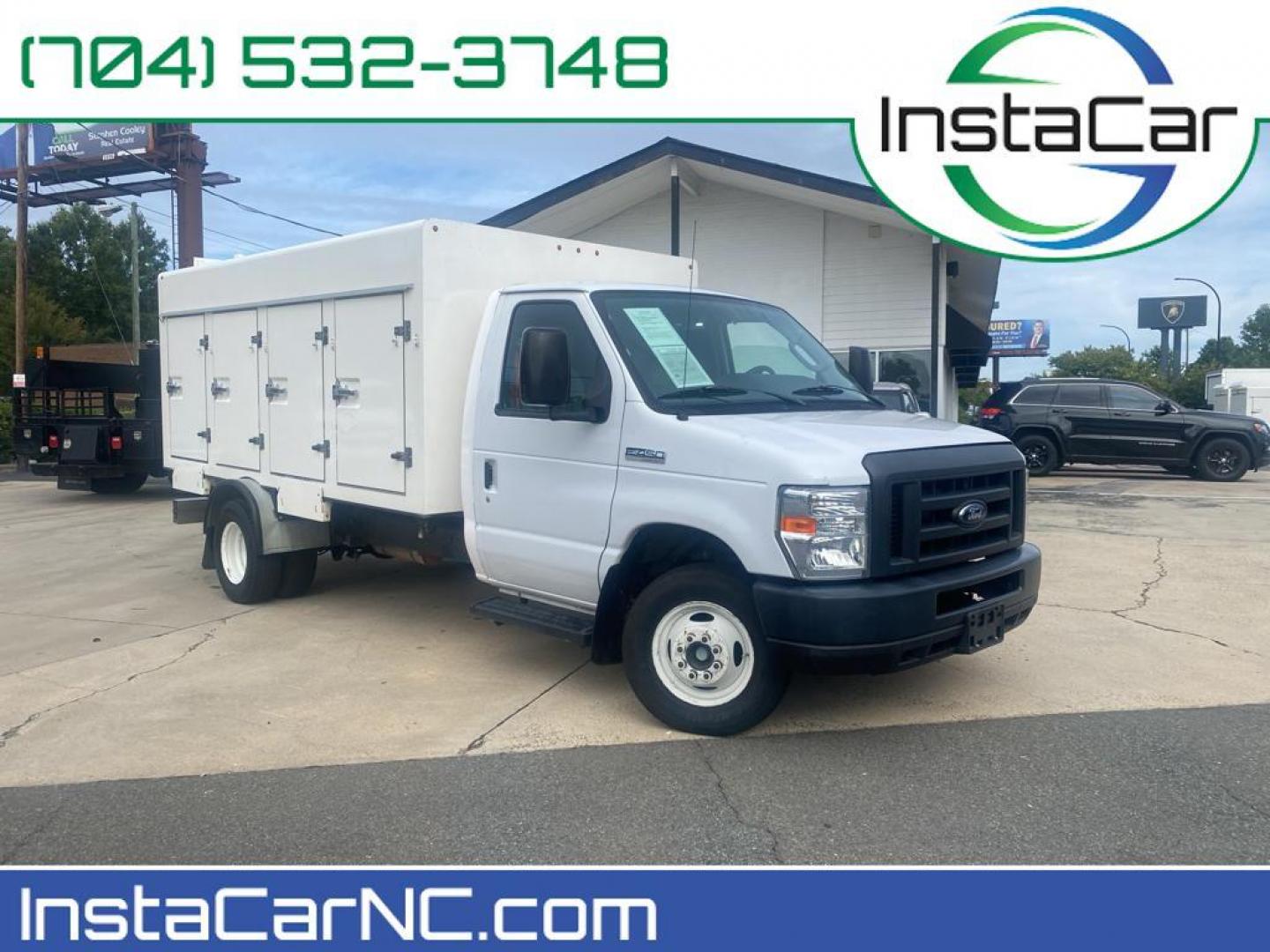 2018 Oxford White /Medium Flint Ford Econoline E450 (1FDXE4FS4JD) with an 6.8L V10 SOHC 20V engine, 6-speed automatic transmission, located at 6064 Gull Rd, Kalamazoo, MI, 49048, (269) 222-0088, 42.328388, -85.512924 - <b>Equipment</b><br>Our dealership has already run the CARFAX report and it is clean. A clean CARFAX is a great asset for resale value in the future. Good News! This certified CARFAX 1-owner vehicle has only had one owner before you. This vehicle has a V10, 6.8L (415 CID) high output engine. The ve - Photo#0