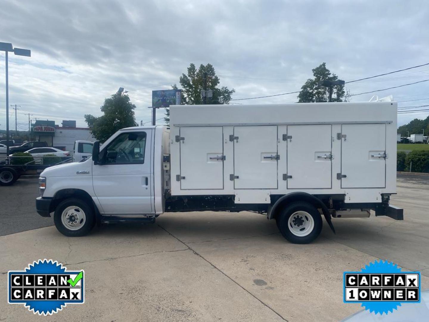 2018 Oxford White /Medium Flint Ford Econoline E450 (1FDXE4FS4JD) with an 6.8L V10 SOHC 20V engine, 6-speed automatic transmission, located at 6064 Gull Rd, Kalamazoo, MI, 49048, (269) 222-0088, 42.328388, -85.512924 - <b>Equipment</b><br>Our dealership has already run the CARFAX report and it is clean. A clean CARFAX is a great asset for resale value in the future. Good News! This certified CARFAX 1-owner vehicle has only had one owner before you. This vehicle has a V10, 6.8L (415 CID) high output engine. The ve - Photo#11