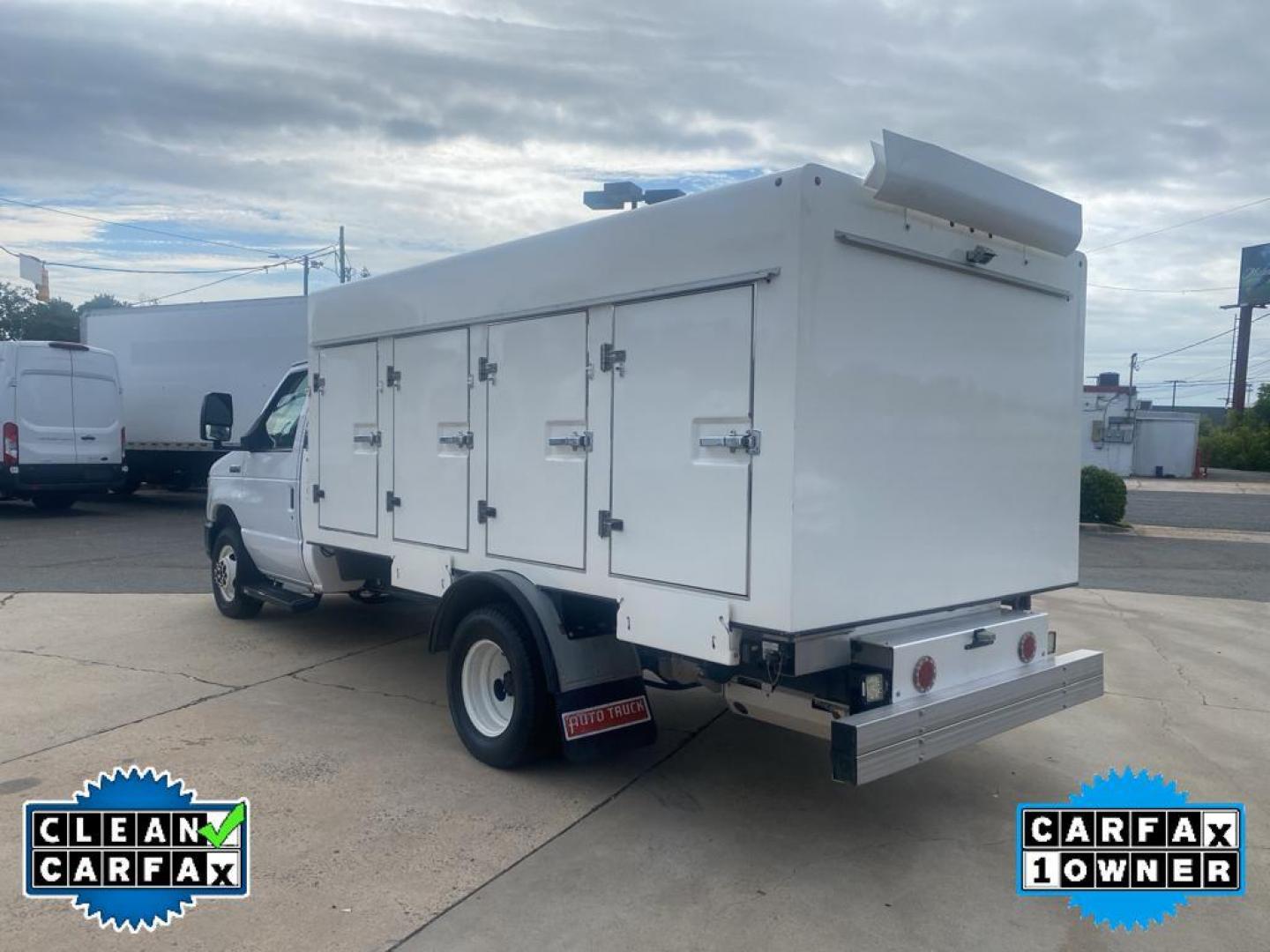 2018 Oxford White /Medium Flint Ford Econoline E450 (1FDXE4FS4JD) with an 6.8L V10 SOHC 20V engine, 6-speed automatic transmission, located at 6064 Gull Rd, Kalamazoo, MI, 49048, (269) 222-0088, 42.328388, -85.512924 - <b>Equipment</b><br>Our dealership has already run the CARFAX report and it is clean. A clean CARFAX is a great asset for resale value in the future. Good News! This certified CARFAX 1-owner vehicle has only had one owner before you. This vehicle has a V10, 6.8L (415 CID) high output engine. The ve - Photo#12