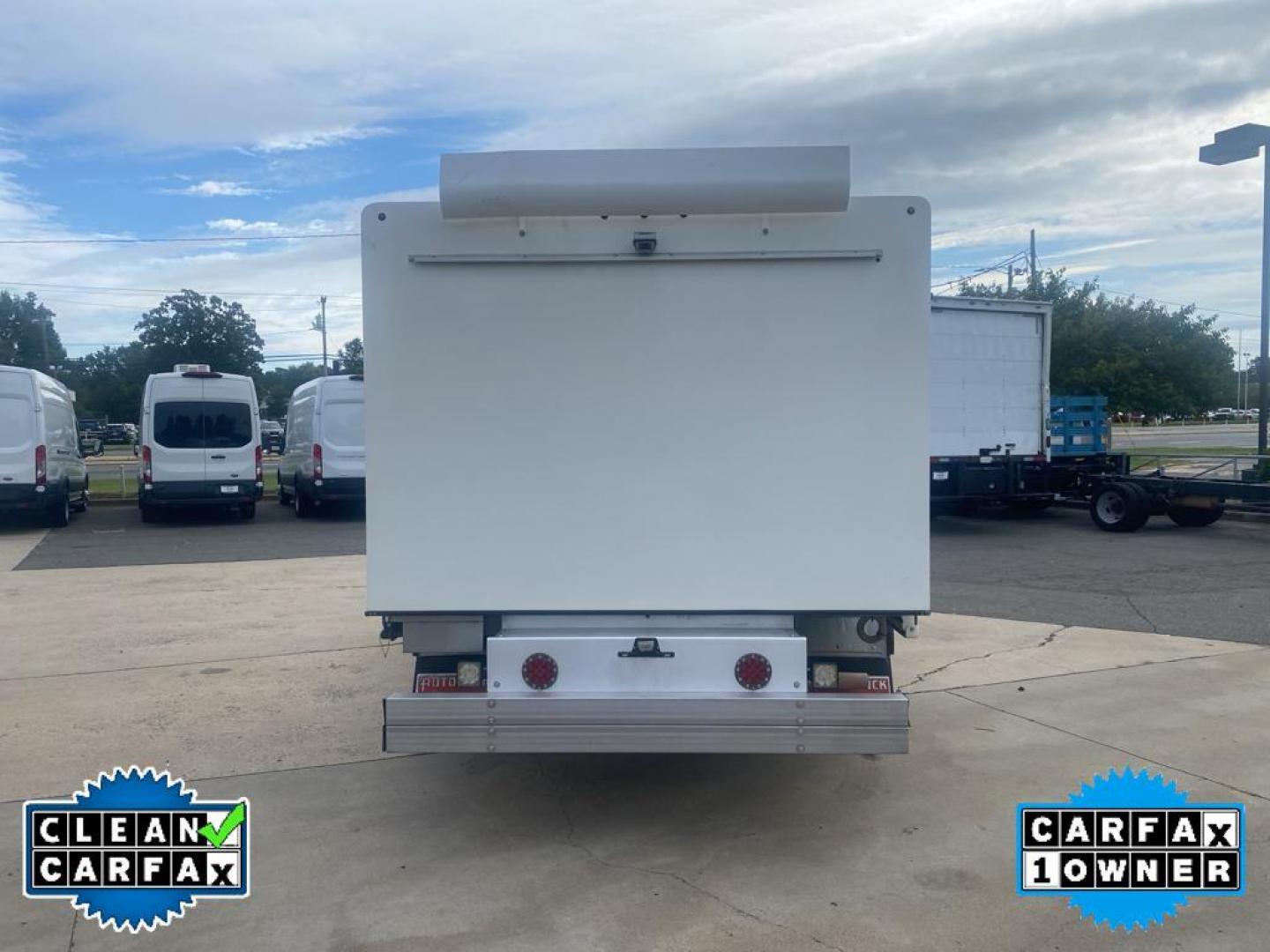 2018 Oxford White /Medium Flint Ford Econoline E450 (1FDXE4FS4JD) with an 6.8L V10 SOHC 20V engine, 6-speed automatic transmission, located at 6064 Gull Rd, Kalamazoo, MI, 49048, (269) 222-0088, 42.328388, -85.512924 - <b>Equipment</b><br>Our dealership has already run the CARFAX report and it is clean. A clean CARFAX is a great asset for resale value in the future. Good News! This certified CARFAX 1-owner vehicle has only had one owner before you. This vehicle has a V10, 6.8L (415 CID) high output engine. The ve - Photo#13