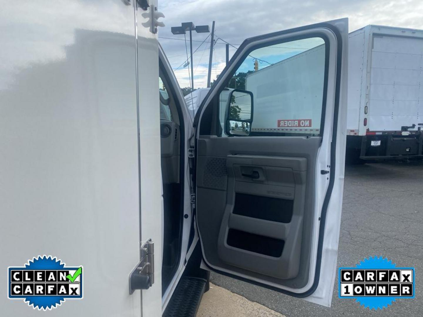 2018 Oxford White /Medium Flint Ford Econoline E450 (1FDXE4FS4JD) with an 6.8L V10 SOHC 20V engine, 6-speed automatic transmission, located at 6064 Gull Rd, Kalamazoo, MI, 49048, (269) 222-0088, 42.328388, -85.512924 - <b>Equipment</b><br>Our dealership has already run the CARFAX report and it is clean. A clean CARFAX is a great asset for resale value in the future. Good News! This certified CARFAX 1-owner vehicle has only had one owner before you. This vehicle has a V10, 6.8L (415 CID) high output engine. The ve - Photo#22