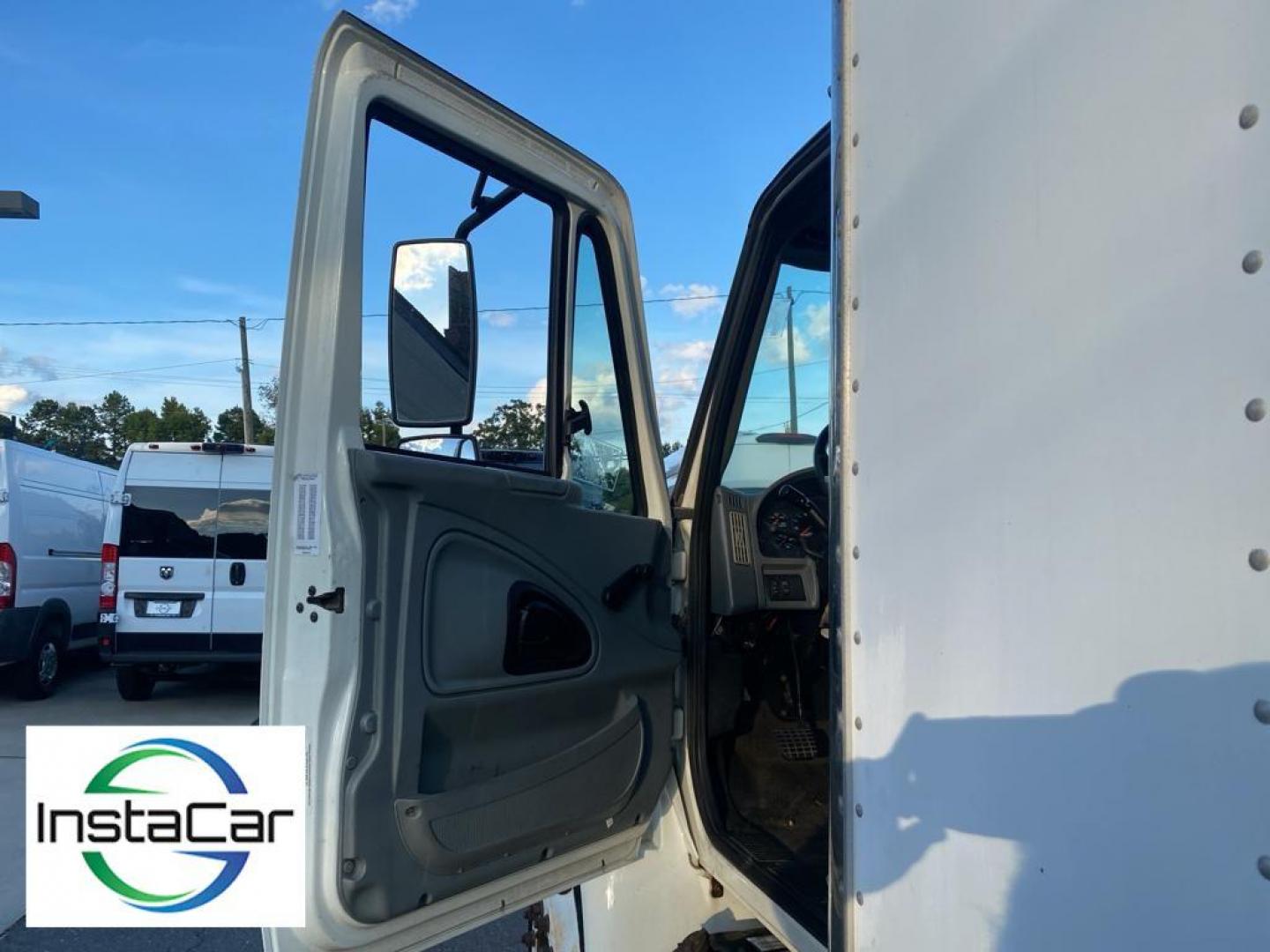 2007 International 4300 - (1HTMMAAL97H) with an 7.6L L6 DIESEL engine, Manual 6-Speed transmission, located at 6064 Gull Rd, Kalamazoo, MI, 49048, (269) 222-0088, 42.328388, -85.512924 - Photo#21