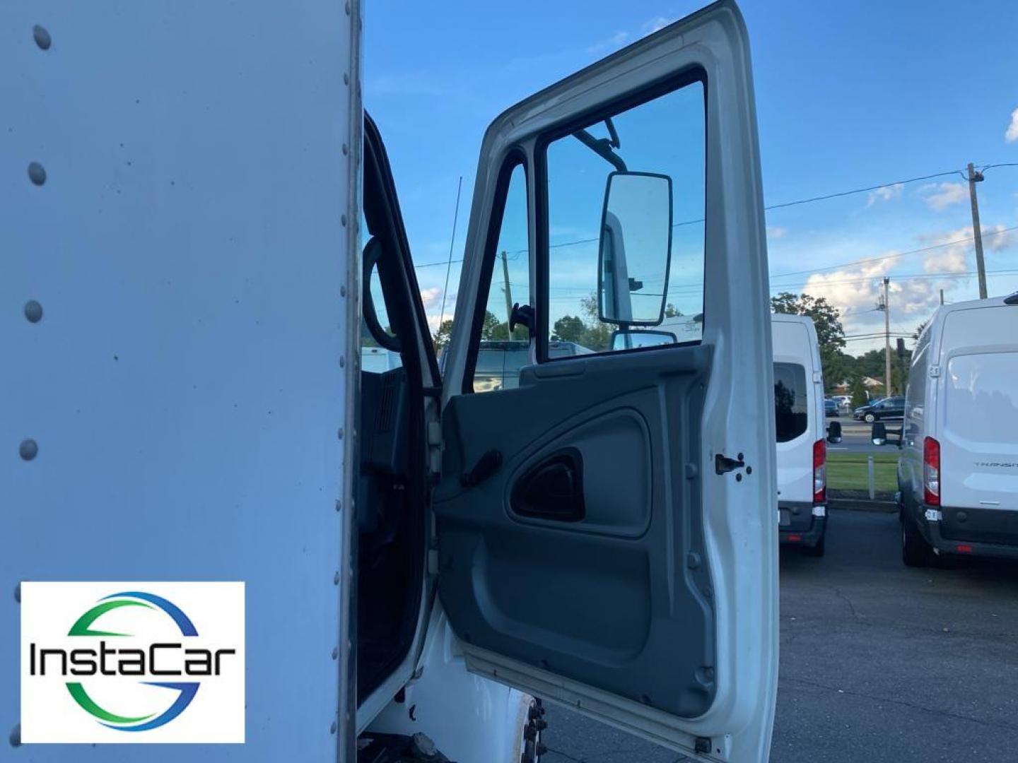 2007 International 4300 - (1HTMMAAL97H) with an 7.6L L6 DIESEL engine, Manual 6-Speed transmission, located at 6064 Gull Rd, Kalamazoo, MI, 49048, (269) 222-0088, 42.328388, -85.512924 - Photo#22