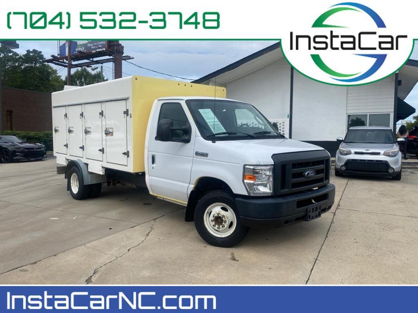 2018 Oxford White /Medium Flint Ford Econoline E450 (1FDXE4FS0JD) with an 6.8L V10 SOHC 20V engine, 6-speed automatic transmission, located at 6064 Gull Rd, Kalamazoo, MI, 49048, (269) 222-0088, 42.328388, -85.512924 - <b>Equipment</b><br>Our dealership has already run the CARFAX report and it is clean. A clean CARFAX is a great asset for resale value in the future. It embodies class and sophistication with its refined white exterior. This vehicle has a V10, 6.8L (415 CID) high output engine. Set the temperature - Photo#0