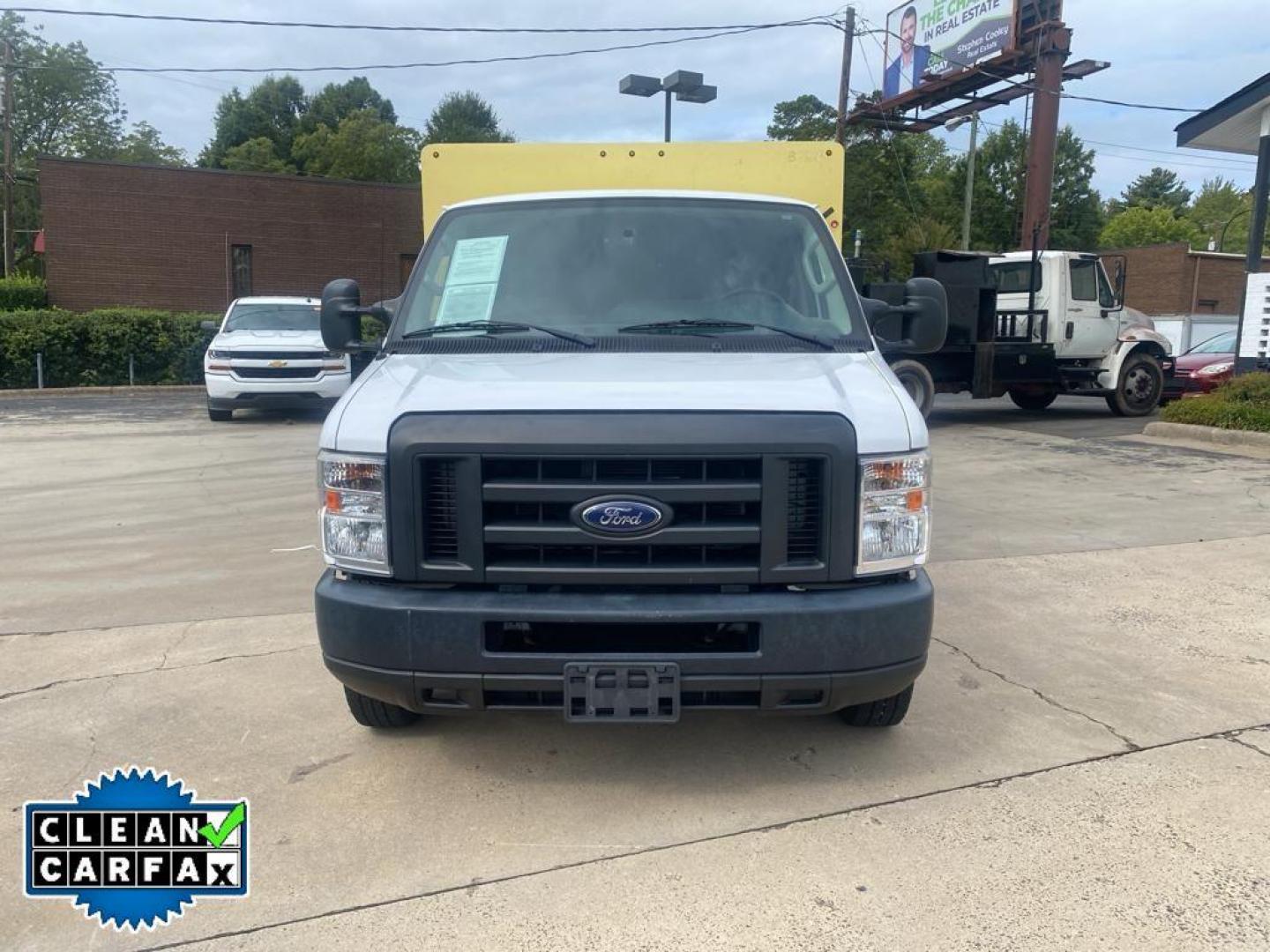 2018 Oxford White /Medium Flint Ford Econoline E450 (1FDXE4FS0JD) with an 6.8L V10 SOHC 20V engine, 6-speed automatic transmission, located at 6064 Gull Rd, Kalamazoo, MI, 49048, (269) 222-0088, 42.328388, -85.512924 - <b>Equipment</b><br>Our dealership has already run the CARFAX report and it is clean. A clean CARFAX is a great asset for resale value in the future. It embodies class and sophistication with its refined white exterior. This vehicle has a V10, 6.8L (415 CID) high output engine. Set the temperature - Photo#9