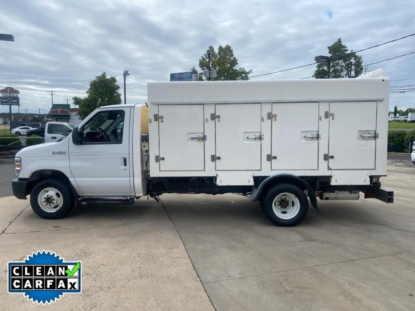 2018 Oxford White /Medium Flint Ford Econoline E450 (1FDXE4FS0JD) with an 6.8L V10 SOHC 20V engine, 6-speed automatic transmission, located at 6064 Gull Rd, Kalamazoo, MI, 49048, (269) 222-0088, 42.328388, -85.512924 - <b>Equipment</b><br>Our dealership has already run the CARFAX report and it is clean. A clean CARFAX is a great asset for resale value in the future. It embodies class and sophistication with its refined white exterior. This vehicle has a V10, 6.8L (415 CID) high output engine. Set the temperature - Photo#11