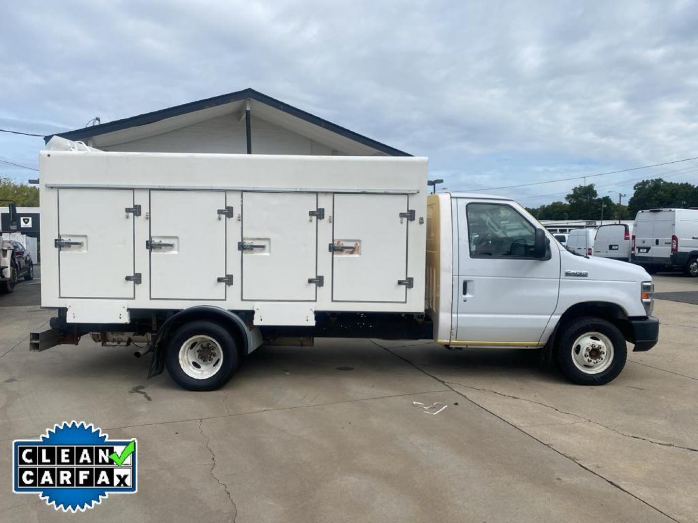 2018 Oxford White /Medium Flint Ford Econoline E450 (1FDXE4FS0JD) with an 6.8L V10 SOHC 20V engine, 6-speed automatic transmission, located at 6064 Gull Rd, Kalamazoo, MI, 49048, (269) 222-0088, 42.328388, -85.512924 - <b>Equipment</b><br>Our dealership has already run the CARFAX report and it is clean. A clean CARFAX is a great asset for resale value in the future. It embodies class and sophistication with its refined white exterior. This vehicle has a V10, 6.8L (415 CID) high output engine. Set the temperature - Photo#15