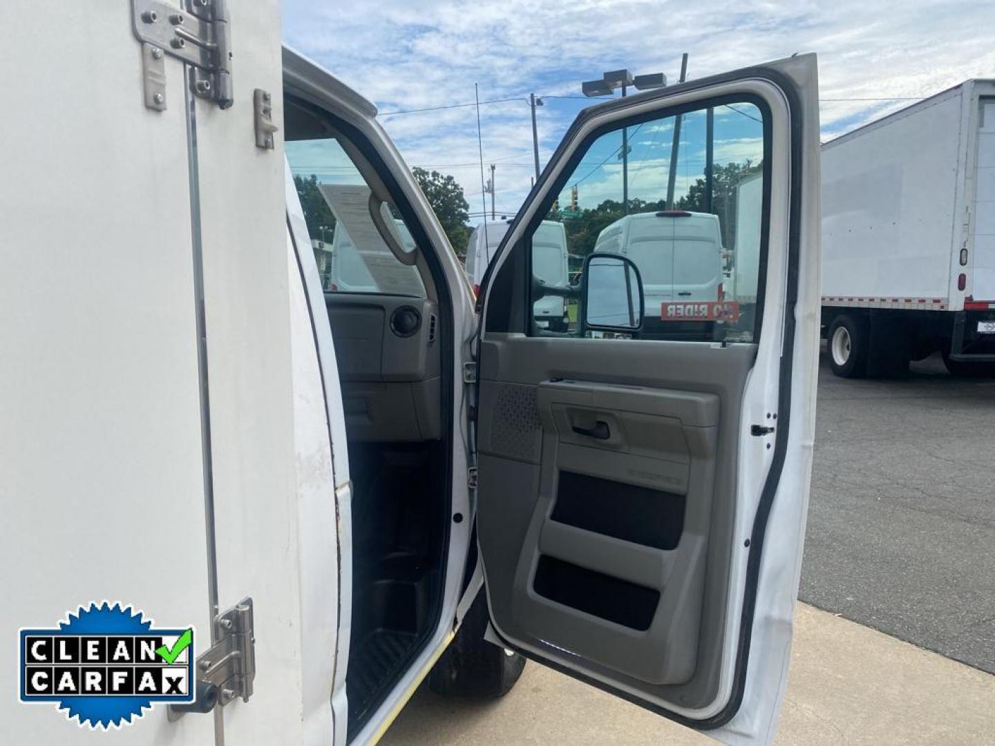 2018 Oxford White /Medium Flint Ford Econoline E450 (1FDXE4FS0JD) with an 6.8L V10 SOHC 20V engine, 6-speed automatic transmission, located at 6064 Gull Rd, Kalamazoo, MI, 49048, (269) 222-0088, 42.328388, -85.512924 - <b>Equipment</b><br>Our dealership has already run the CARFAX report and it is clean. A clean CARFAX is a great asset for resale value in the future. It embodies class and sophistication with its refined white exterior. This vehicle has a V10, 6.8L (415 CID) high output engine. Set the temperature - Photo#22