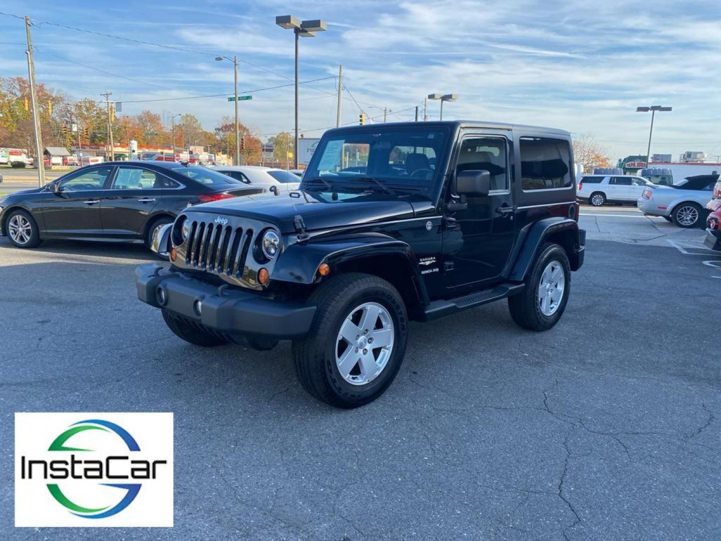 2012 Black Forest Green Pearlcoat /Black Jeep Wrangler Sahara 4WD (1C4AJWBG5CL) with an 3.6L V6 DOHC 24V FFV engine, 5-speed automatic transmission, located at 6064 Gull Rd, Kalamazoo, MI, 49048, (269) 222-0088, 42.328388, -85.512924 - Discover the rugged sophistication of the 2012 Jeep Wrangler Sahara, a versatile SUV that seamlessly blends off-road capability with modern comfort. This pre-owned gem, featuring a robust V6, 3.6L engine, delivers impressive power and performance, making it the perfect companion for both urban commu - Photo#9