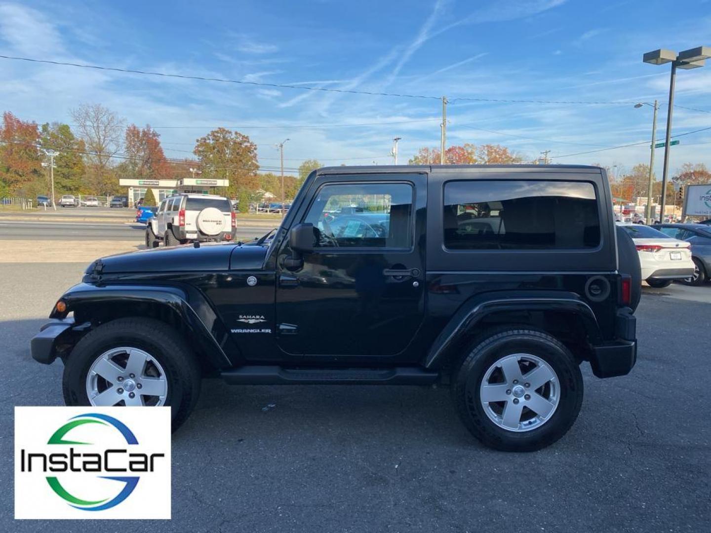 2012 Black Forest Green Pearlcoat /Black Jeep Wrangler Sahara 4WD (1C4AJWBG5CL) with an 3.6L V6 DOHC 24V FFV engine, 5-speed automatic transmission, located at 6064 Gull Rd, Kalamazoo, MI, 49048, (269) 222-0088, 42.328388, -85.512924 - Discover the rugged sophistication of the 2012 Jeep Wrangler Sahara, a versatile SUV that seamlessly blends off-road capability with modern comfort. This pre-owned gem, featuring a robust V6, 3.6L engine, delivers impressive power and performance, making it the perfect companion for both urban commu - Photo#10