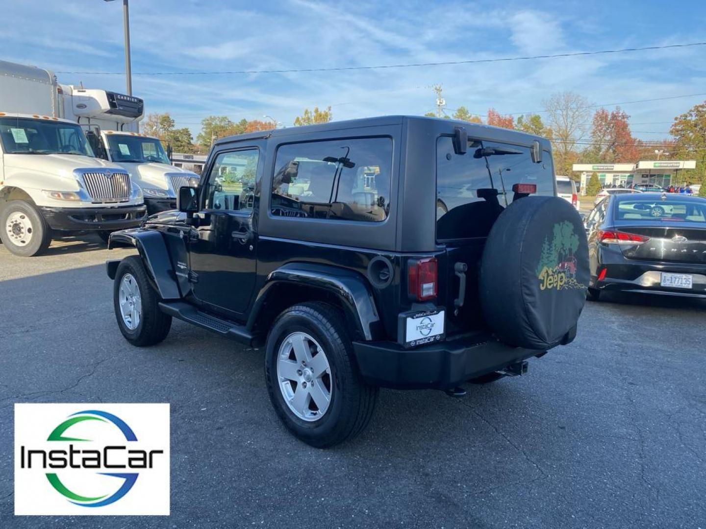 2012 Black Forest Green Pearlcoat /Black Jeep Wrangler Sahara 4WD (1C4AJWBG5CL) with an 3.6L V6 DOHC 24V FFV engine, 5-speed automatic transmission, located at 6064 Gull Rd, Kalamazoo, MI, 49048, (269) 222-0088, 42.328388, -85.512924 - Discover the rugged sophistication of the 2012 Jeep Wrangler Sahara, a versatile SUV that seamlessly blends off-road capability with modern comfort. This pre-owned gem, featuring a robust V6, 3.6L engine, delivers impressive power and performance, making it the perfect companion for both urban commu - Photo#11