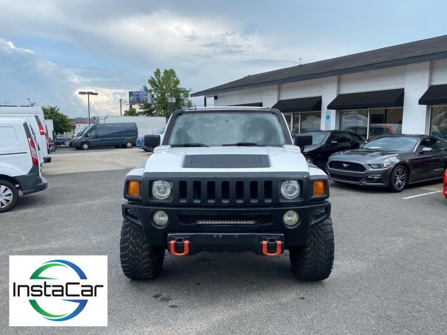 2008 Birch White /Ebony w/Pewter Piping Hummer H3 Luxury (5GTEN43E288) with an 3.7L L5 DOHC 20V engine, 4-speed automatic transmission, located at 6064 Gull Rd, Kalamazoo, MI, 49048, (269) 222-0088, 42.328388, -85.512924 - <b>Equipment</b><br>The leather seats in it are a must for buyers looking for comfort, durability, and style. This Hummer H3 is equipped with the latest generation of XM/Sirius Radio. Enjoy the heated seats in this Hummer H3 you will never buy a vehicle without them. Everyone loves the comfort of h - Photo#7