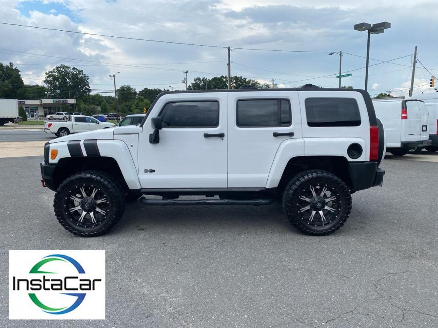 2008 Birch White /Ebony w/Pewter Piping Hummer H3 Luxury (5GTEN43E288) with an 3.7L L5 DOHC 20V engine, 4-speed automatic transmission, located at 6064 Gull Rd, Kalamazoo, MI, 49048, (269) 222-0088, 42.328388, -85.512924 - <b>Equipment</b><br>The leather seats in it are a must for buyers looking for comfort, durability, and style. This Hummer H3 is equipped with the latest generation of XM/Sirius Radio. Enjoy the heated seats in this Hummer H3 you will never buy a vehicle without them. Everyone loves the comfort of h - Photo#9