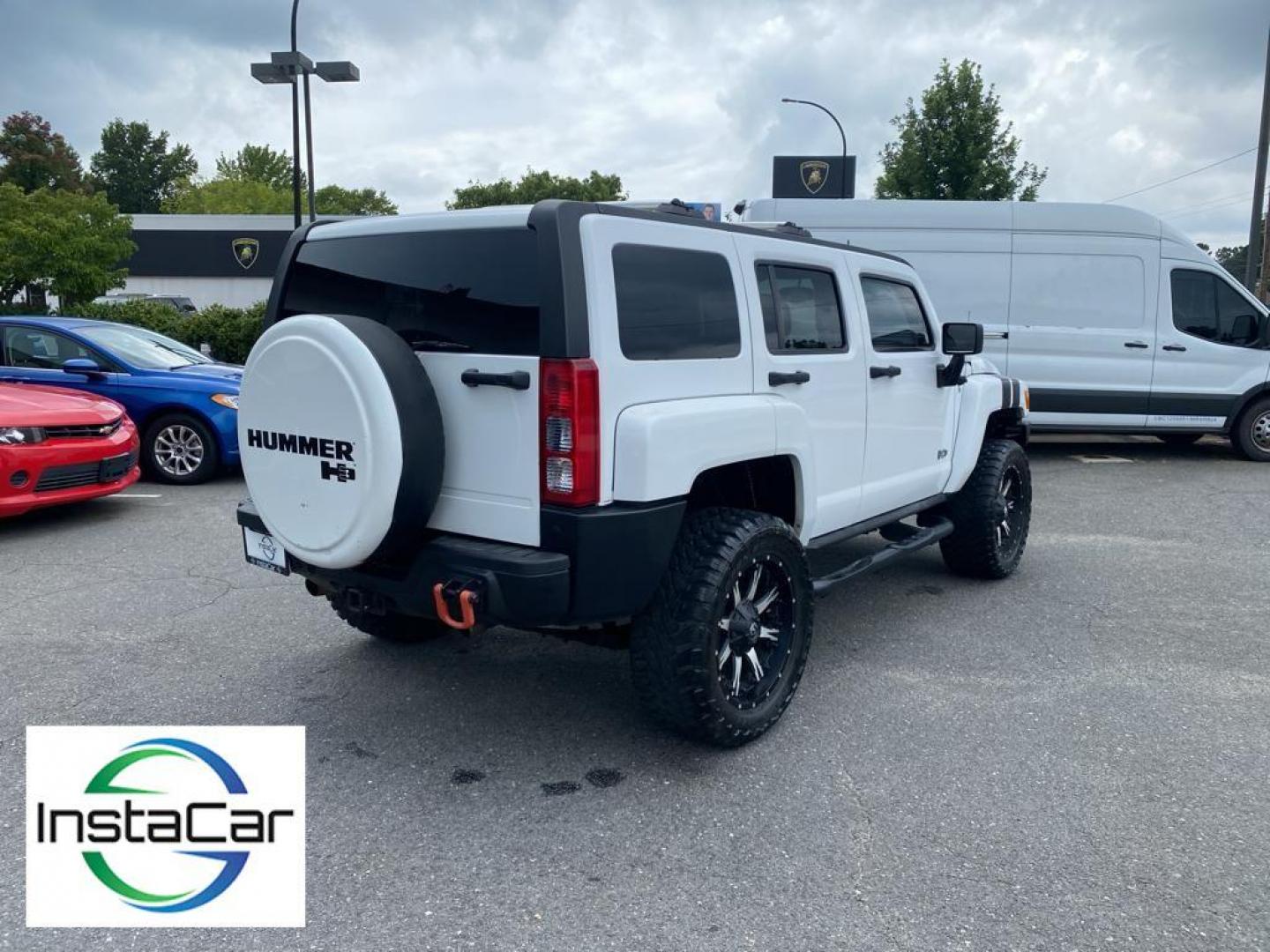 2008 Birch White /Ebony w/Pewter Piping Hummer H3 Luxury (5GTEN43E288) with an 3.7L L5 DOHC 20V engine, 4-speed automatic transmission, located at 6064 Gull Rd, Kalamazoo, MI, 49048, (269) 222-0088, 42.328388, -85.512924 - <b>Equipment</b><br>The leather seats in it are a must for buyers looking for comfort, durability, and style. This Hummer H3 is equipped with the latest generation of XM/Sirius Radio. Enjoy the heated seats in this Hummer H3 you will never buy a vehicle without them. Everyone loves the comfort of h - Photo#12