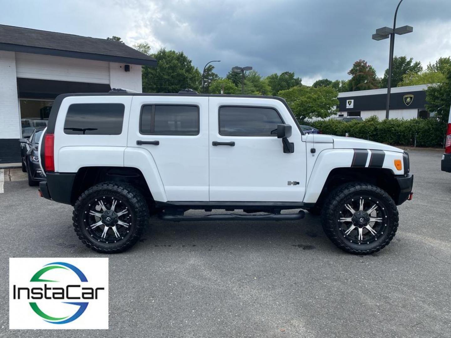 2008 Birch White /Ebony w/Pewter Piping Hummer H3 Luxury (5GTEN43E288) with an 3.7L L5 DOHC 20V engine, 4-speed automatic transmission, located at 6064 Gull Rd, Kalamazoo, MI, 49048, (269) 222-0088, 42.328388, -85.512924 - <b>Equipment</b><br>The leather seats in it are a must for buyers looking for comfort, durability, and style. This Hummer H3 is equipped with the latest generation of XM/Sirius Radio. Enjoy the heated seats in this Hummer H3 you will never buy a vehicle without them. Everyone loves the comfort of h - Photo#13