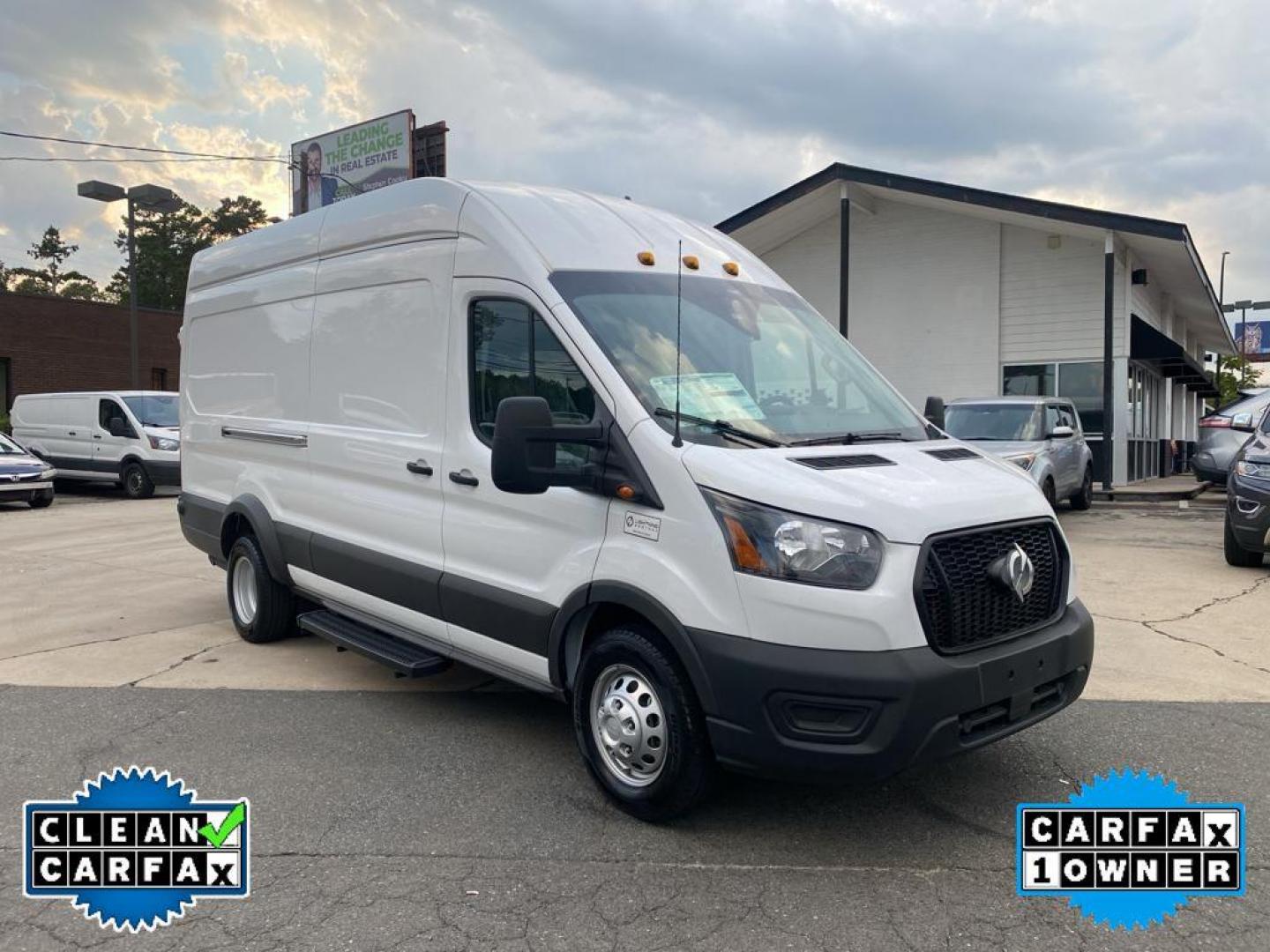 2022 Oxford White /Dark Palazzo Gray Ford Transit T-350 HD DRW (1FTRU8XG0NK) with an 3.5L V6 DOHC 24V engine, 10-speed automatic transmission, located at 6064 Gull Rd, Kalamazoo, MI, 49048, (269) 222-0088, 42.328388, -85.512924 - <b>Equipment</b><br>Our dealership has already run the CARFAX report and it is clean. A clean CARFAX is a great asset for resale value in the future. Protect this 2022 Ford Transit Van T-350HD EL High Roof from unwanted accidents with a cutting edge backup camera system. This Ford Transit Van featu - Photo#8