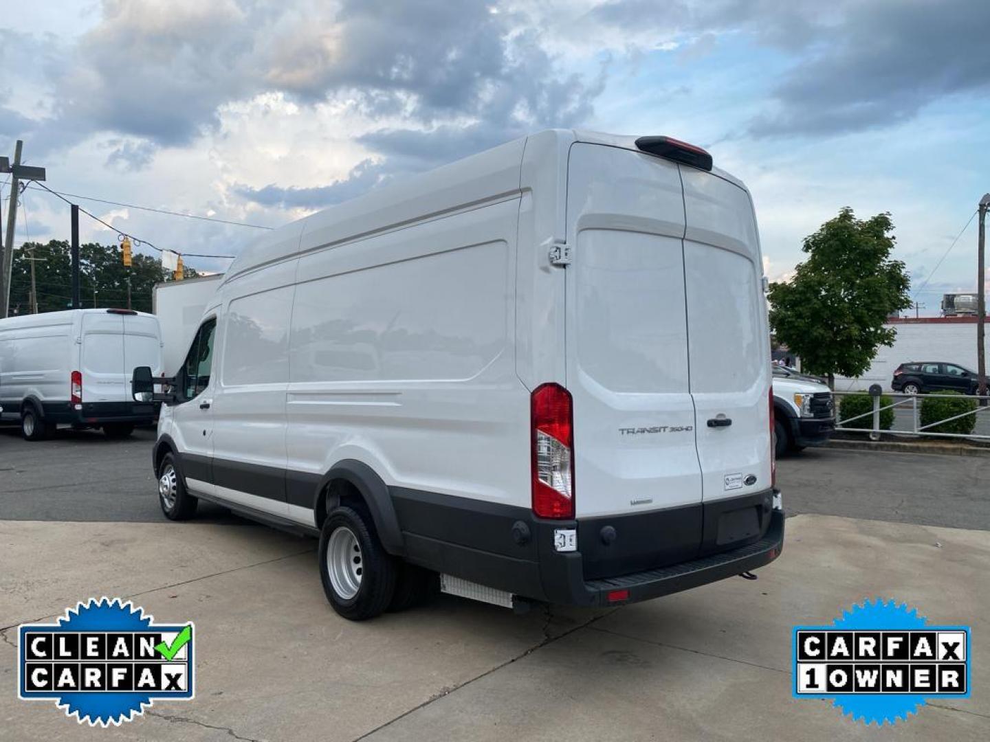 2022 Oxford White /Dark Palazzo Gray Ford Transit T-350 HD DRW (1FTRU8XG0NK) with an 3.5L V6 DOHC 24V engine, 10-speed automatic transmission, located at 6064 Gull Rd, Kalamazoo, MI, 49048, (269) 222-0088, 42.328388, -85.512924 - <b>Equipment</b><br>Our dealership has already run the CARFAX report and it is clean. A clean CARFAX is a great asset for resale value in the future. Protect this 2022 Ford Transit Van T-350HD EL High Roof from unwanted accidents with a cutting edge backup camera system. This Ford Transit Van featu - Photo#12