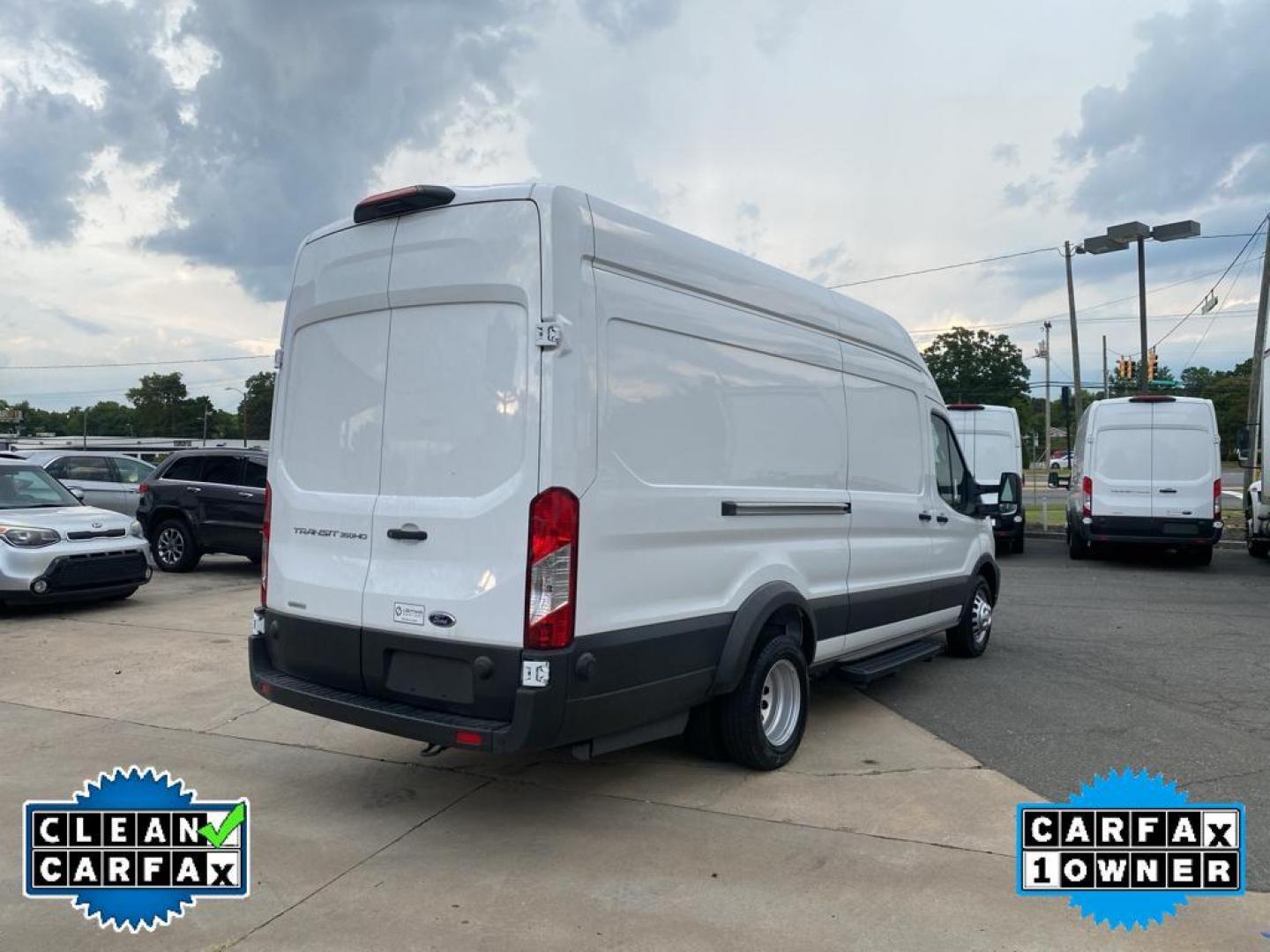 2022 Oxford White /Dark Palazzo Gray Ford Transit T-350 HD DRW (1FTRU8XG0NK) with an 3.5L V6 DOHC 24V engine, 10-speed automatic transmission, located at 6064 Gull Rd, Kalamazoo, MI, 49048, (269) 222-0088, 42.328388, -85.512924 - <b>Equipment</b><br>Our dealership has already run the CARFAX report and it is clean. A clean CARFAX is a great asset for resale value in the future. Protect this 2022 Ford Transit Van T-350HD EL High Roof from unwanted accidents with a cutting edge backup camera system. This Ford Transit Van featu - Photo#14