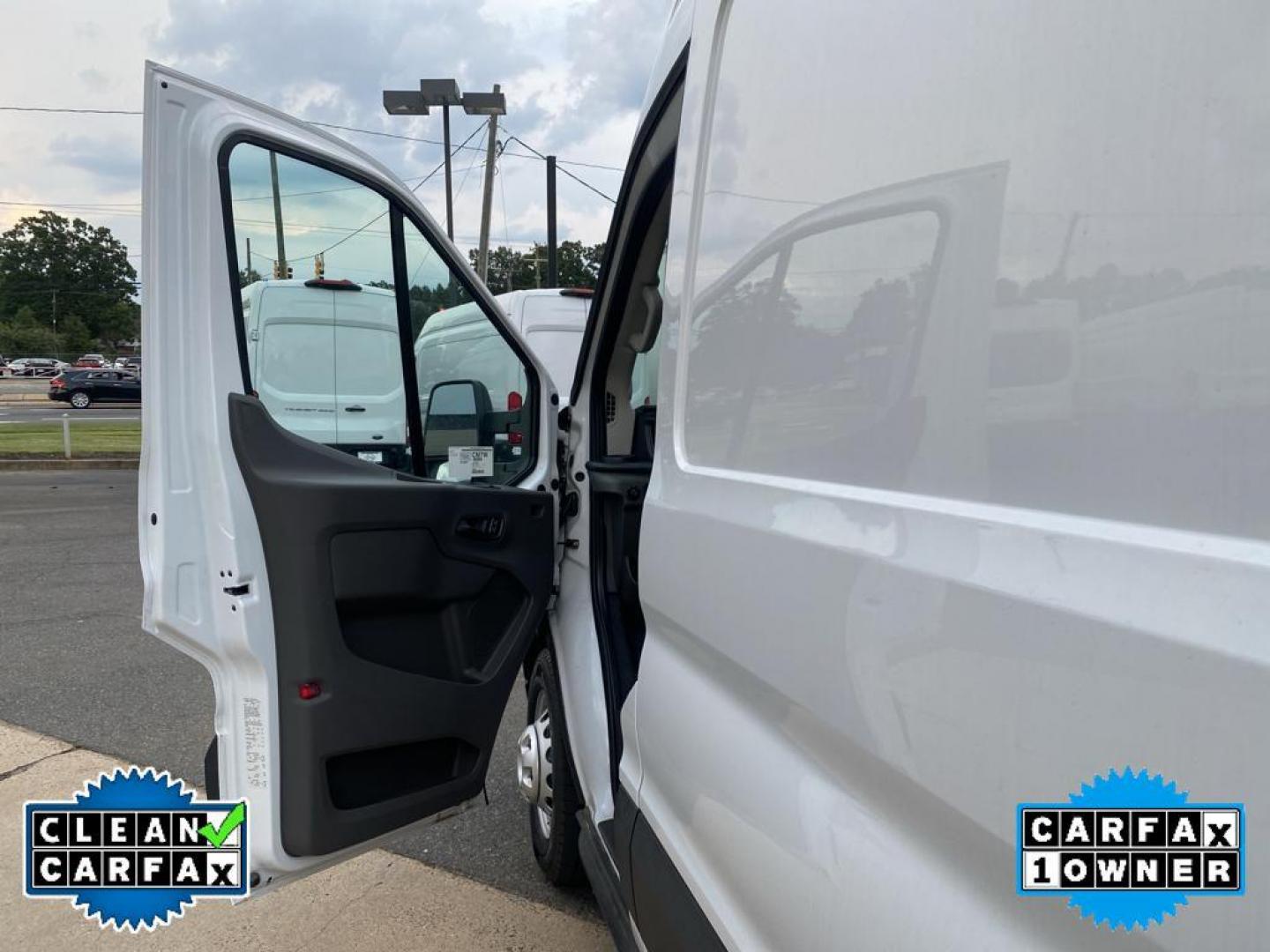 2022 Oxford White /Dark Palazzo Gray Ford Transit T-350 HD DRW (1FTRU8XG0NK) with an 3.5L V6 DOHC 24V engine, 10-speed automatic transmission, located at 6064 Gull Rd, Kalamazoo, MI, 49048, (269) 222-0088, 42.328388, -85.512924 - <b>Equipment</b><br>Our dealership has already run the CARFAX report and it is clean. A clean CARFAX is a great asset for resale value in the future. Protect this 2022 Ford Transit Van T-350HD EL High Roof from unwanted accidents with a cutting edge backup camera system. This Ford Transit Van featu - Photo#20