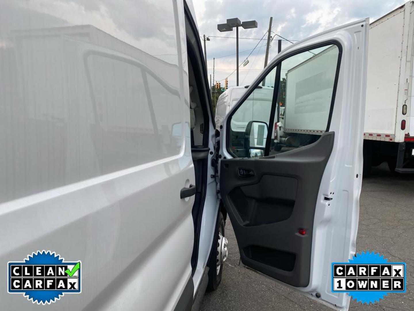 2022 Oxford White /Dark Palazzo Gray Ford Transit T-350 HD DRW (1FTRU8XG0NK) with an 3.5L V6 DOHC 24V engine, 10-speed automatic transmission, located at 6064 Gull Rd, Kalamazoo, MI, 49048, (269) 222-0088, 42.328388, -85.512924 - <b>Equipment</b><br>Our dealership has already run the CARFAX report and it is clean. A clean CARFAX is a great asset for resale value in the future. Protect this 2022 Ford Transit Van T-350HD EL High Roof from unwanted accidents with a cutting edge backup camera system. This Ford Transit Van featu - Photo#22