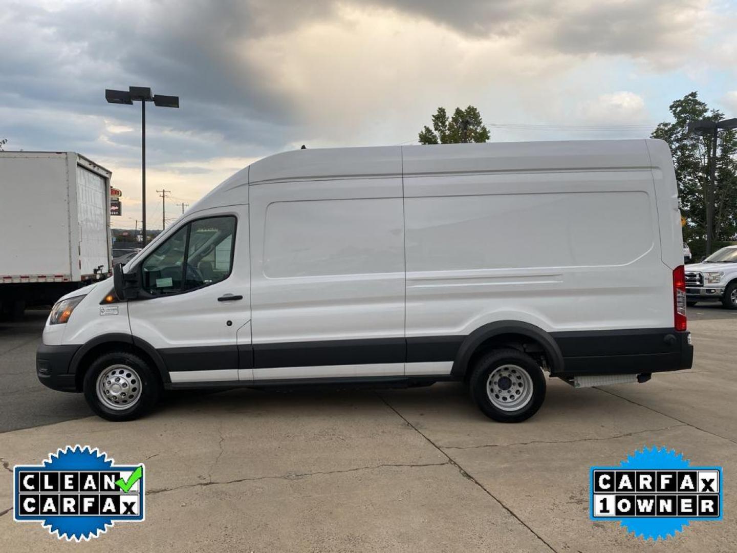 2022 Oxford White /Dark Palazzo Gray Ford Transit T-350 HD DRW (1FTRU8XG8NK) with an 3.5L V6 DOHC 24V engine, 10-speed automatic transmission, located at 6064 Gull Rd, Kalamazoo, MI, 49048, (269) 222-0088, 42.328388, -85.512924 - <b>Equipment</b><br>This model features a hands-free Bluetooth phone system. The rear parking assist technology on this 1 ton van will put you at ease when reversing. The system alerts you as you get closer to an obstruction. This vehicle is a certified CARFAX 1-owner. This vehicle has a clean CARF - Photo#11