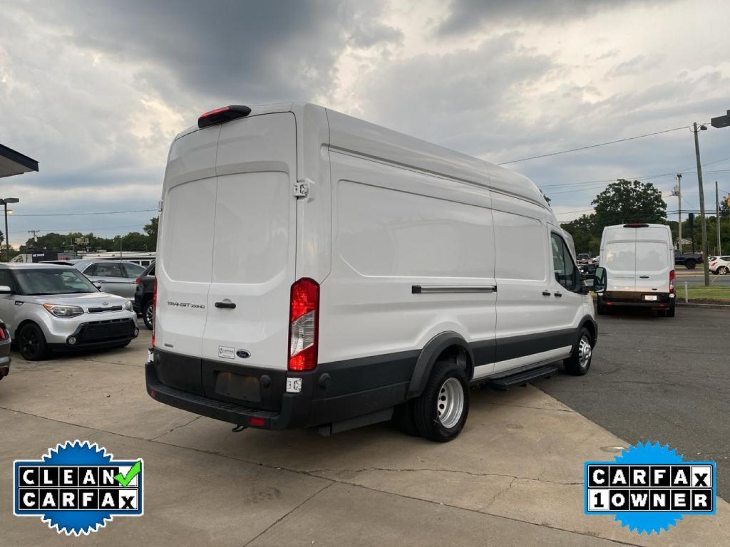 2022 Oxford White /Dark Palazzo Gray Ford Transit T-350 HD DRW (1FTRU8XG8NK) with an 3.5L V6 DOHC 24V engine, 10-speed automatic transmission, located at 6064 Gull Rd, Kalamazoo, MI, 49048, (269) 222-0088, 42.328388, -85.512924 - <b>Equipment</b><br>This model features a hands-free Bluetooth phone system. The rear parking assist technology on this 1 ton van will put you at ease when reversing. The system alerts you as you get closer to an obstruction. This vehicle is a certified CARFAX 1-owner. This vehicle has a clean CARF - Photo#14