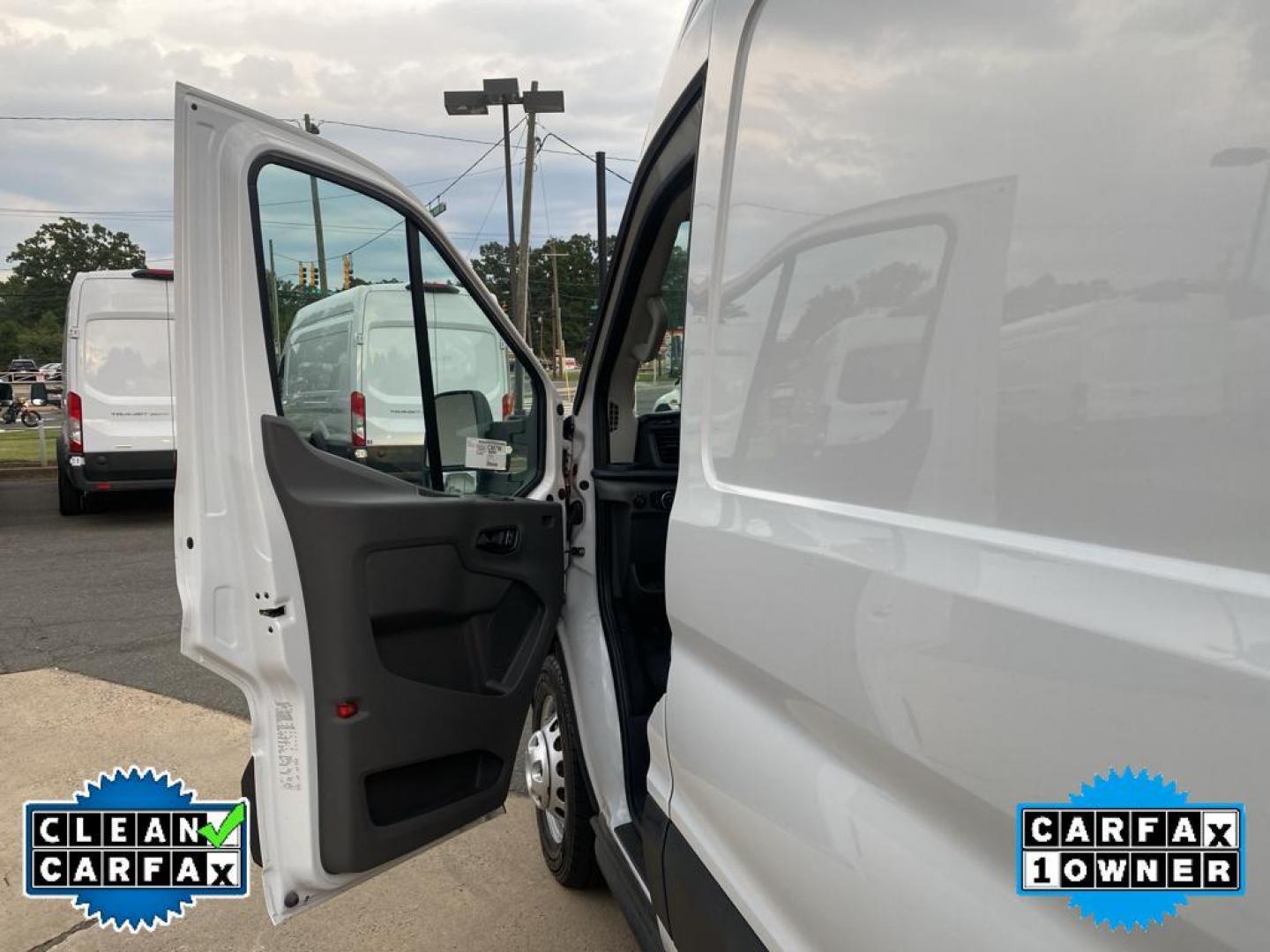 2022 Oxford White /Dark Palazzo Gray Ford Transit T-350 HD DRW (1FTRU8XG8NK) with an 3.5L V6 DOHC 24V engine, 10-speed automatic transmission, located at 6064 Gull Rd, Kalamazoo, MI, 49048, (269) 222-0088, 42.328388, -85.512924 - <b>Equipment</b><br>This model features a hands-free Bluetooth phone system. The rear parking assist technology on this 1 ton van will put you at ease when reversing. The system alerts you as you get closer to an obstruction. This vehicle is a certified CARFAX 1-owner. This vehicle has a clean CARF - Photo#20