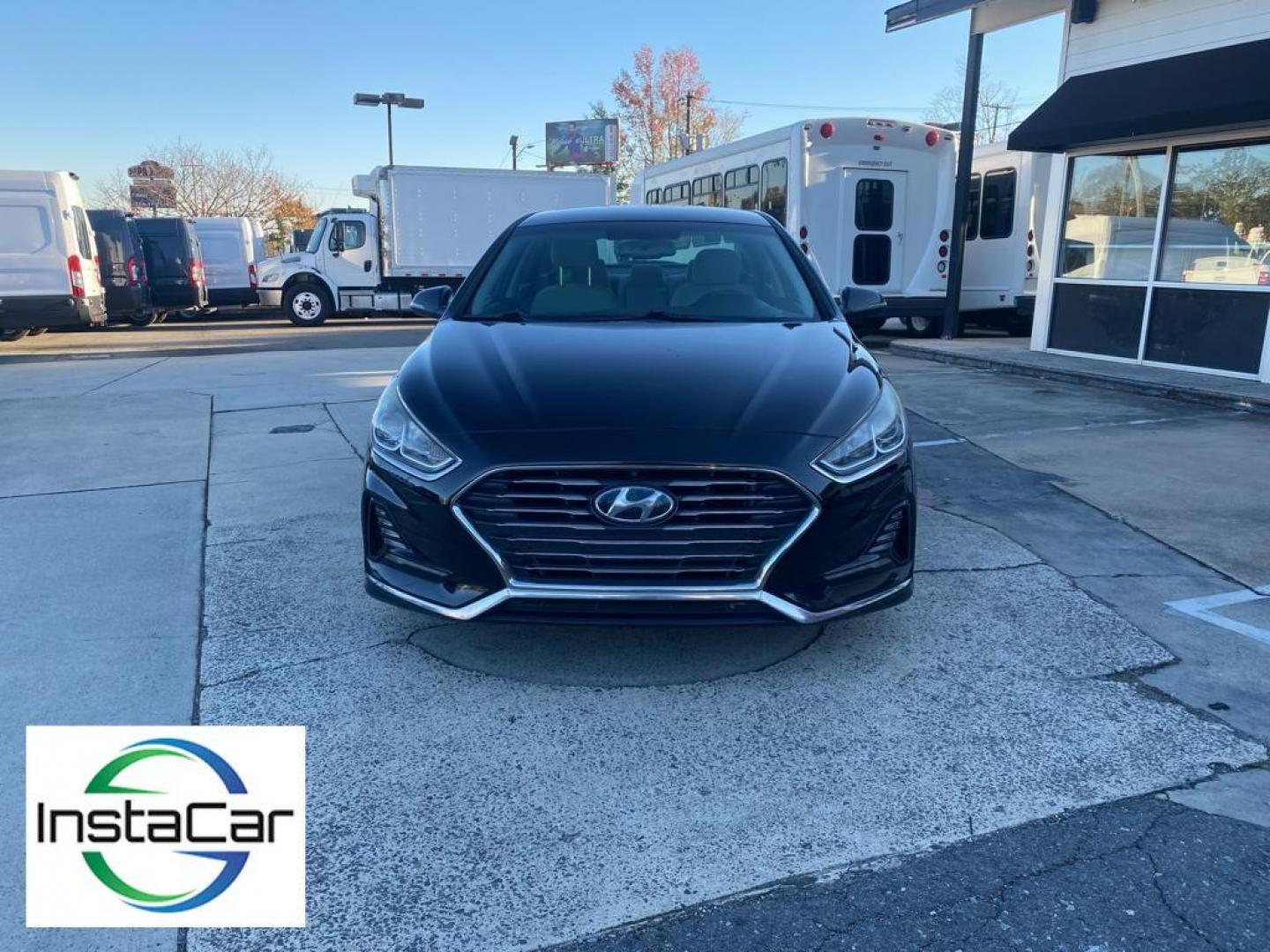 2018 Phantom Black /Gray Hyundai Sonata Sport (5NPE34AF1JH) with an 2.4L L4 DOHC 16V engine, 6A transmission, located at 6064 Gull Rd, Kalamazoo, MI, 49048, (269) 222-0088, 42.328388, -85.512924 - <b>Equipment</b><br>This 2018 Hyundai Sonata comes equipped with Android Auto for seamless smartphone integration on the road. See what's behind you with the back up camera on this 2018 Hyundai Sonata . Bluetooth technology is built into the Hyundai Sonata, keeping your hands on the steering wheel - Photo#8