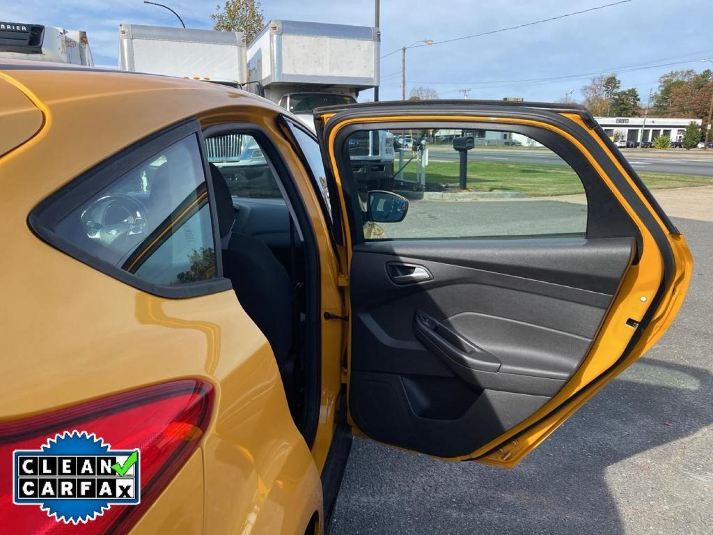 2012 Yellow Blaze Metallic Tri-coat /Charcoal Black w/Metal Gray Surround Ford Focus SE (1FAHP3K27CL) with an 2.0L L4 DOHC 16V engine, 6-speed auto-shift manual transmission, located at 6064 Gull Rd, Kalamazoo, MI, 49048, (269) 222-0088, 42.328388, -85.512924 - For sale at our dealership is a well-maintained 2012 Ford Focus SE, perfect for those seeking a reliable and efficient vehicle. This compact sedan is equipped with a fuel-efficient 4-cylinder, 2.0L engine, providing a smooth and responsive driving experience. With front-wheel drive, the Focus SE off - Photo#21