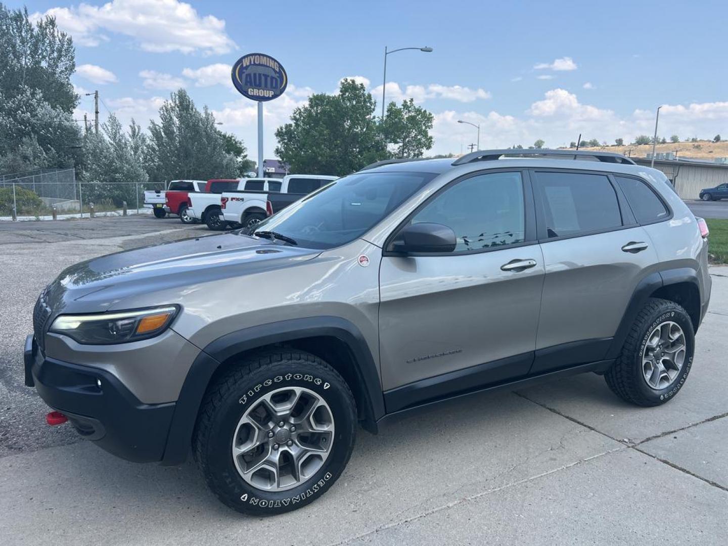 2020 Gray Jeep Cherokee Trailhawk Elite 4WD (1C4PJMBXXLD) with an 3.2L V6 DOHC 24V engine, 9A transmission, located at 6064 Gull Rd, Kalamazoo, MI, 49048, (269) 222-0088, 42.328388, -85.512924 - Discover the versatility of the 2020 Jeep Cherokee Trailhawk, a vehicle engineered to conquer both city streets and off-road trails with equal prowess. This well-maintained model features a potent V6, 3.2L engine that delivers a balanced blend of power and efficiency, ensuring a responsive and dynam - Photo#1