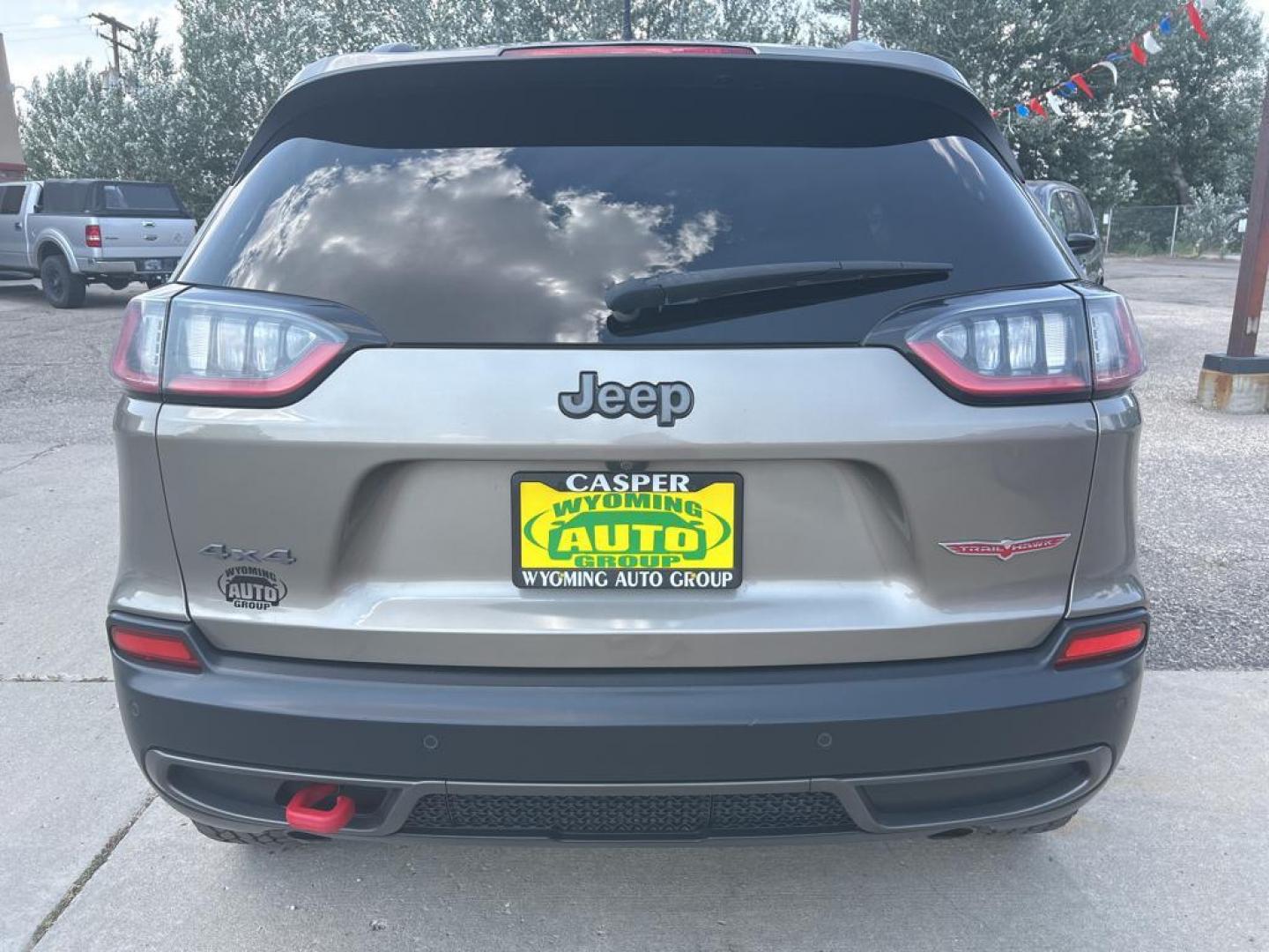 2020 Gray Jeep Cherokee Trailhawk Elite 4WD (1C4PJMBXXLD) with an 3.2L V6 DOHC 24V engine, 9A transmission, located at 6064 Gull Rd, Kalamazoo, MI, 49048, (269) 222-0088, 42.328388, -85.512924 - Discover the versatility of the 2020 Jeep Cherokee Trailhawk, a vehicle engineered to conquer both city streets and off-road trails with equal prowess. This well-maintained model features a potent V6, 3.2L engine that delivers a balanced blend of power and efficiency, ensuring a responsive and dynam - Photo#5