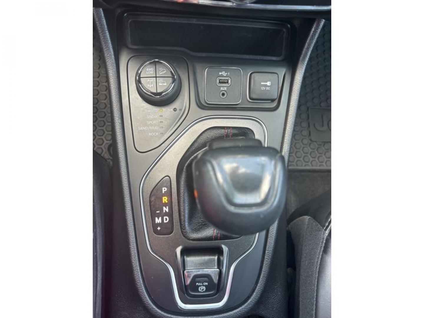 2020 Gray Jeep Cherokee Trailhawk Elite 4WD (1C4PJMBXXLD) with an 3.2L V6 DOHC 24V engine, 9A transmission, located at 6064 Gull Rd, Kalamazoo, MI, 49048, (269) 222-0088, 42.328388, -85.512924 - Discover the versatility of the 2020 Jeep Cherokee Trailhawk, a vehicle engineered to conquer both city streets and off-road trails with equal prowess. This well-maintained model features a potent V6, 3.2L engine that delivers a balanced blend of power and efficiency, ensuring a responsive and dynam - Photo#19