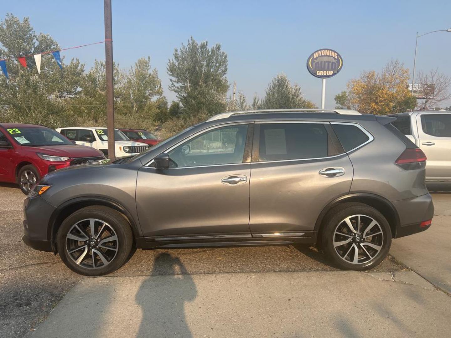 2019 gray Nissan Rogue S AWD (5N1AT2MV7KC) with an 2.5L L4 DOHC 16V engine, CVT transmission, located at 6064 Gull Rd, Kalamazoo, MI, 49048, (269) 222-0088, 42.328388, -85.512924 - Discover the exceptional blend of style, functionality, and advanced technology with this 2019 Nissan Rogue SL, equipped with All-Wheel Drive (AWD). This versatile SUV is powered by a robust 2.5L 4-cylinder engine, delivering a seamless driving experience whether you're navigating city streets or ta - Photo#0