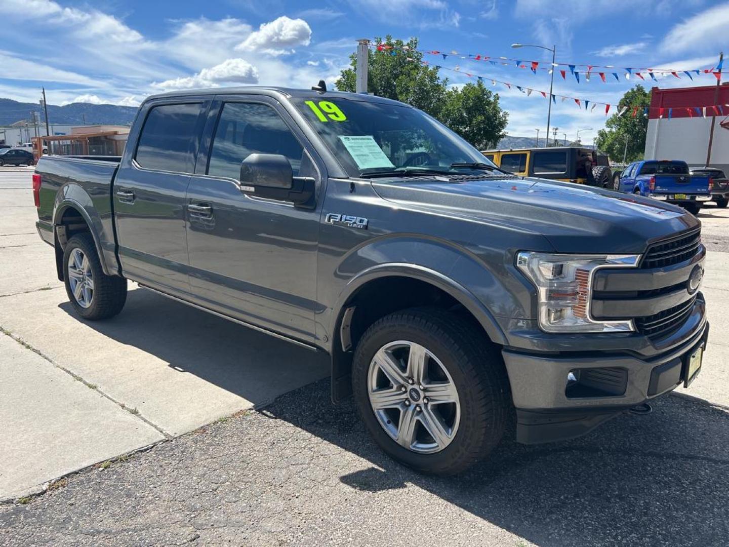 2019 gray Ford F-150 XLT SuperCrew 6.5-ft. Bed 4WD (1FTEW1E48KF) with an 3.5L V6 TURBO engine, 6A transmission, located at 6064 Gull Rd, Kalamazoo, MI, 49048, (269) 222-0088, 42.328388, -85.512924 - Discover the perfect blend of power and luxury with our 2019 Ford F-150 Lariat, now available at our dealership. This remarkable truck is equipped with a robust V6, 3.5L engine and 4WD, offering the strength and capability you need for any adventure, whether on or off the road.<br> - Photo#3