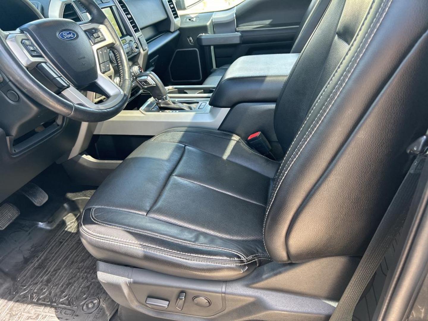 2019 gray Ford F-150 XLT SuperCrew 6.5-ft. Bed 4WD (1FTEW1E48KF) with an 3.5L V6 TURBO engine, 6A transmission, located at 6064 Gull Rd, Kalamazoo, MI, 49048, (269) 222-0088, 42.328388, -85.512924 - Discover the perfect blend of power and luxury with our 2019 Ford F-150 Lariat, now available at our dealership. This remarkable truck is equipped with a robust V6, 3.5L engine and 4WD, offering the strength and capability you need for any adventure, whether on or off the road.<br> - Photo#8