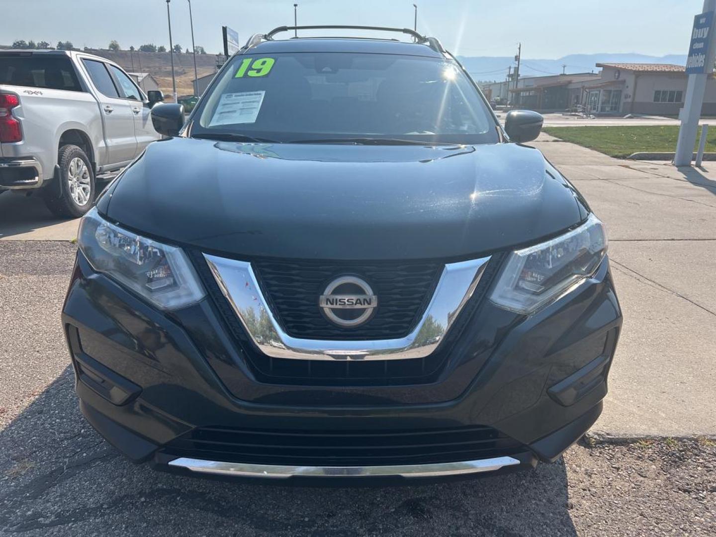 2019 green Nissan Rogue S AWD (5N1AT2MV6KC) with an 2.5L L4 DOHC 16V engine, CVT transmission, located at 6064 Gull Rd, Kalamazoo, MI, 49048, (269) 222-0088, 42.328388, -85.512924 - For sale at our dealership is a 2019 Nissan Rogue SV with All-Wheel Drive, a remarkable choice for those seeking reliability and comfort. This versatile SUV features a 4-cylinder, 2.5L engine, offering a perfect balance of power and fuel efficiency, making it ideal for both city commuting and weeken - Photo#2