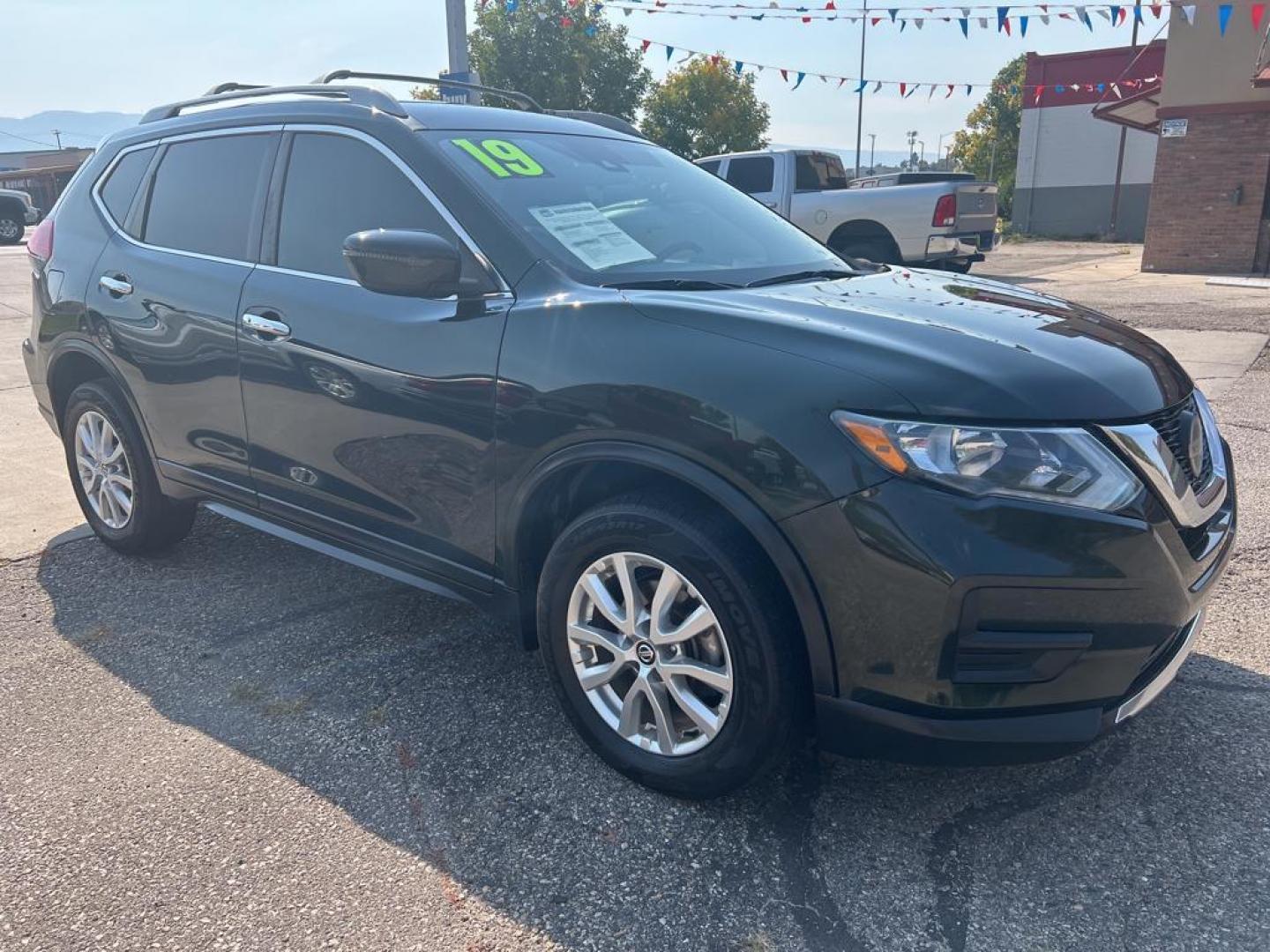 2019 green Nissan Rogue S AWD (5N1AT2MV6KC) with an 2.5L L4 DOHC 16V engine, CVT transmission, located at 6064 Gull Rd, Kalamazoo, MI, 49048, (269) 222-0088, 42.328388, -85.512924 - For sale at our dealership is a 2019 Nissan Rogue SV with All-Wheel Drive, a remarkable choice for those seeking reliability and comfort. This versatile SUV features a 4-cylinder, 2.5L engine, offering a perfect balance of power and fuel efficiency, making it ideal for both city commuting and weeken - Photo#3