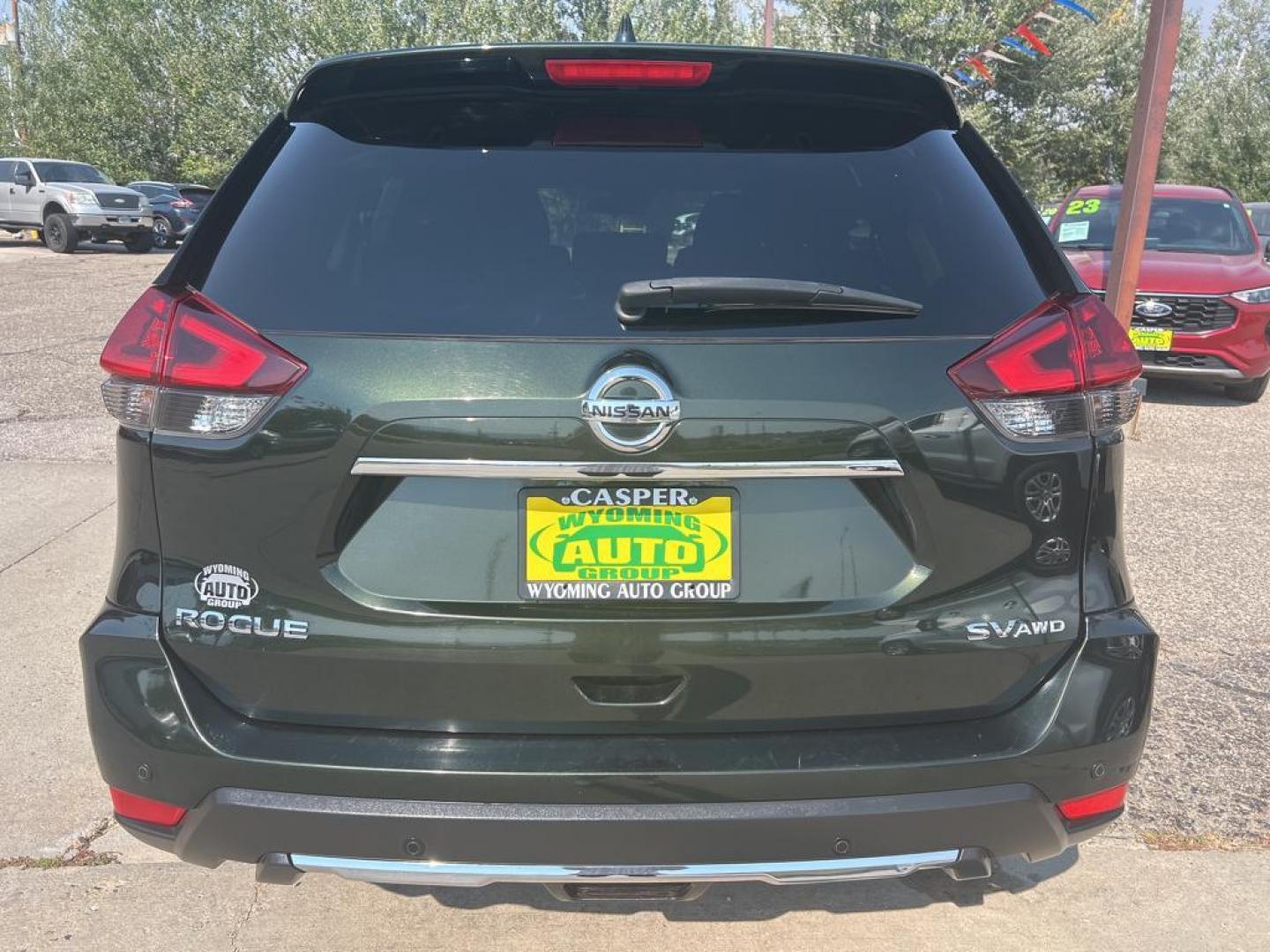 2019 green Nissan Rogue S AWD (5N1AT2MV6KC) with an 2.5L L4 DOHC 16V engine, CVT transmission, located at 6064 Gull Rd, Kalamazoo, MI, 49048, (269) 222-0088, 42.328388, -85.512924 - For sale at our dealership is a 2019 Nissan Rogue SV with All-Wheel Drive, a remarkable choice for those seeking reliability and comfort. This versatile SUV features a 4-cylinder, 2.5L engine, offering a perfect balance of power and fuel efficiency, making it ideal for both city commuting and weeken - Photo#5