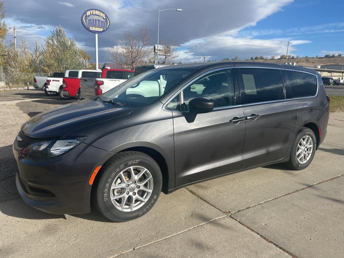 2022 Chrysler Voyager LX (2C4RC1CG9NR) with an 3.6L V6 DOHC 24V engine, 9A transmission, located at 6064 Gull Rd, Kalamazoo, MI, 49048, (269) 222-0088, 42.328388, -85.512924 - Introducing the 2022 Chrysler Voyager LX, a dynamic blend of sophistication and practicality that's ready to elevate your driving experience! Powered by a robust V6, 3.6L engine, this front-wheel-drive marvel offers an exhilarating blend of power and efficiency, making every journey a joy.<br> - Photo#1