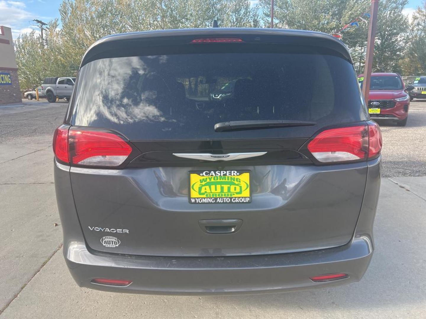 2022 Chrysler Voyager LX (2C4RC1CG9NR) with an 3.6L V6 DOHC 24V engine, 9A transmission, located at 6064 Gull Rd, Kalamazoo, MI, 49048, (269) 222-0088, 42.328388, -85.512924 - Introducing the 2022 Chrysler Voyager LX, a dynamic blend of sophistication and practicality that's ready to elevate your driving experience! Powered by a robust V6, 3.6L engine, this front-wheel-drive marvel offers an exhilarating blend of power and efficiency, making every journey a joy.<br> - Photo#5