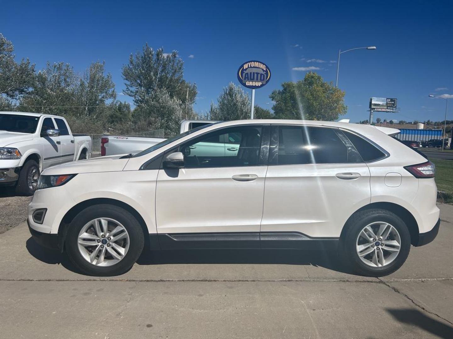 2018 white Ford Edge SEL AWD (2FMPK4J92JB) with an 2.0L L4 DOHC 16V engine, 6A transmission, located at 6064 Gull Rd, Kalamazoo, MI, 49048, (269) 222-0088, 42.328388, -85.512924 - Introducing the dynamic and reliable 2018 Ford Edge SEL with AWD, a perfect blend of sophistication and performance! This remarkable vehicle is designed to elevate your driving experience with its impressive features and sleek design. Under the hood, you'll find a robust 4-cylinder, 2.0L engine that - Photo#0