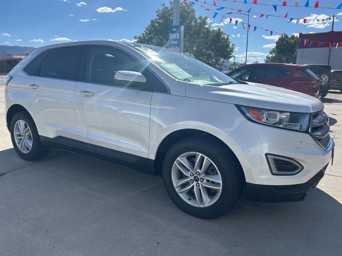 2018 white Ford Edge SEL AWD (2FMPK4J92JB) with an 2.0L L4 DOHC 16V engine, 6A transmission, located at 6064 Gull Rd, Kalamazoo, MI, 49048, (269) 222-0088, 42.328388, -85.512924 - Introducing the dynamic and reliable 2018 Ford Edge SEL with AWD, a perfect blend of sophistication and performance! This remarkable vehicle is designed to elevate your driving experience with its impressive features and sleek design. Under the hood, you'll find a robust 4-cylinder, 2.0L engine that - Photo#2