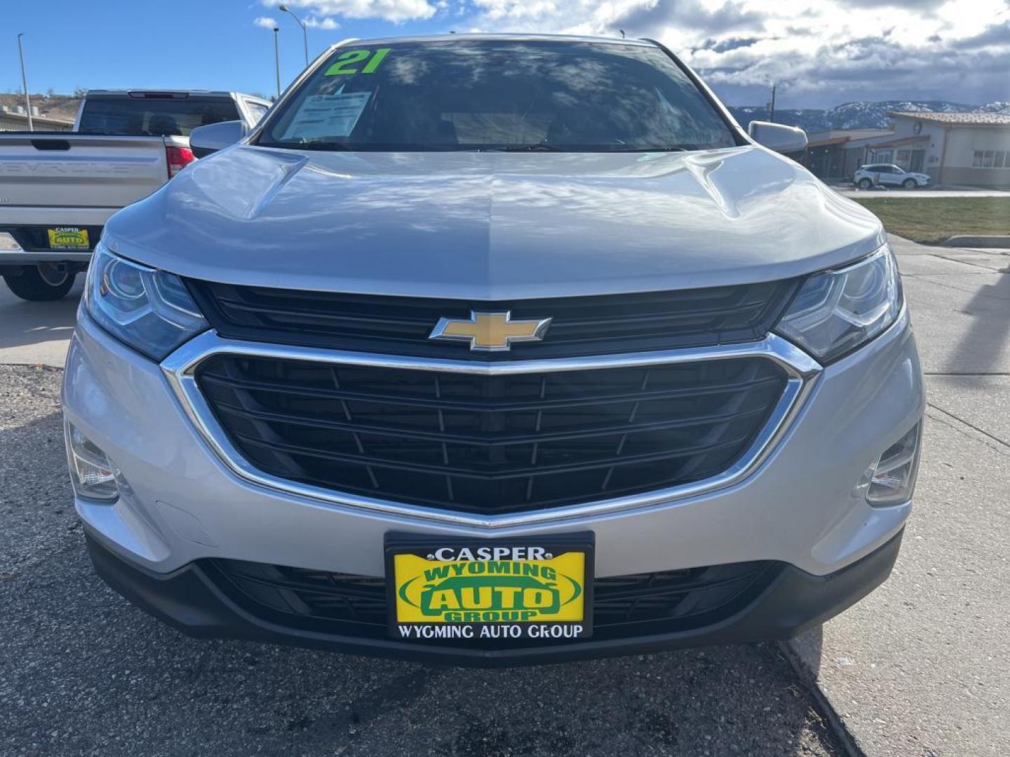 2021 silver Chevrolet Equinox LT AWD (3GNAXTEV8MS) with an 1.5L L4 DOHC 16V TURBO engine, 6A transmission, located at 6064 Gull Rd, Kalamazoo, MI, 49048, (269) 222-0088, 42.328388, -85.512924 - Photo#2