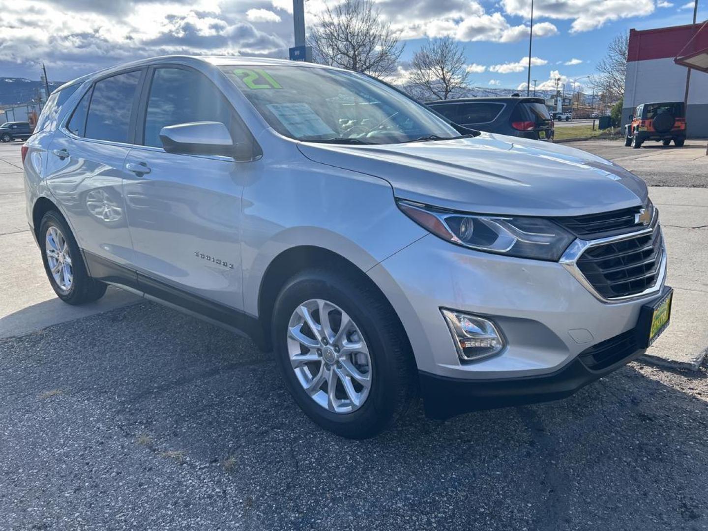 2021 silver Chevrolet Equinox LT AWD (3GNAXTEV8MS) with an 1.5L L4 DOHC 16V TURBO engine, 6A transmission, located at 6064 Gull Rd, Kalamazoo, MI, 49048, (269) 222-0088, 42.328388, -85.512924 - Photo#3